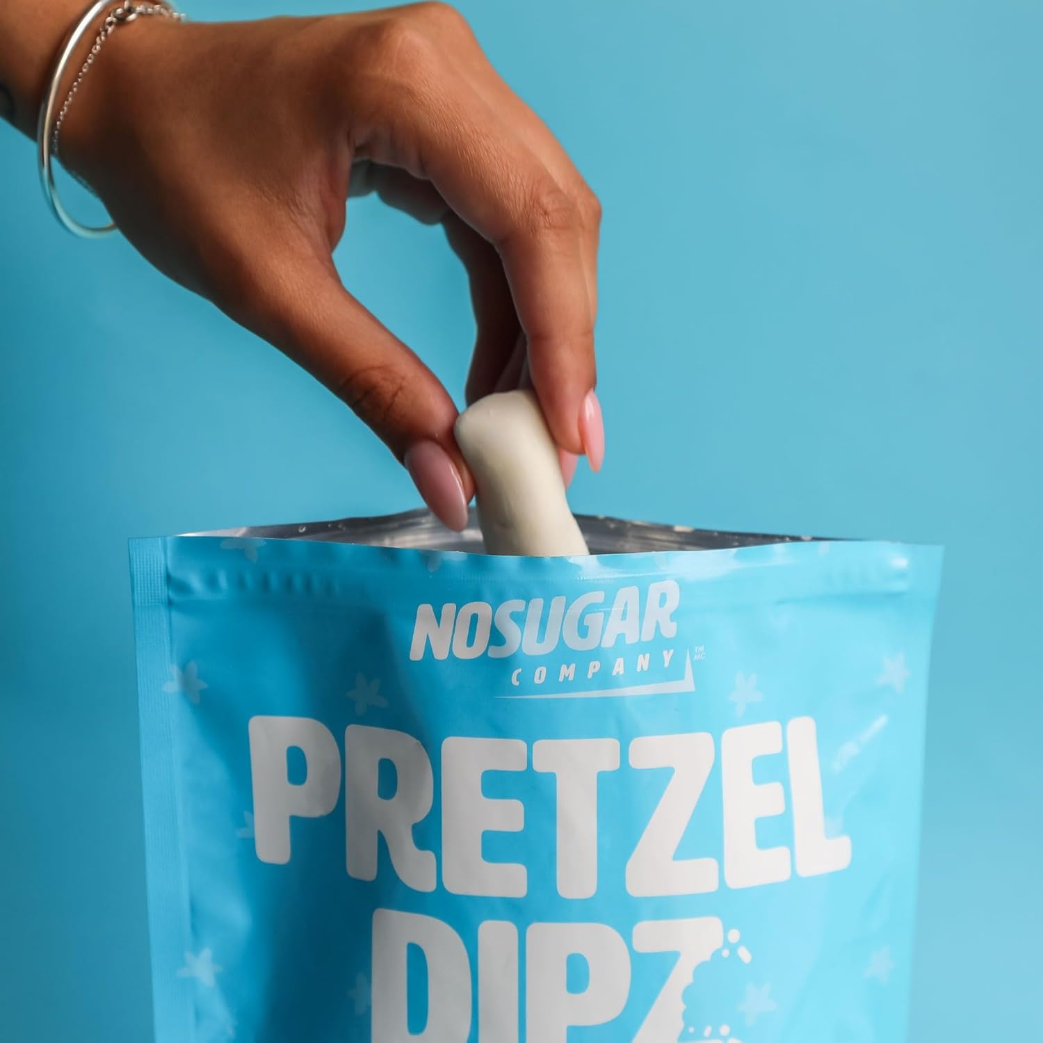 Palitos de pretzel sin azúcar, papas fritas de pretzel dietético cubiertas de yogur de vainilla, dulces, salados, crujientes, perfección crujiente,