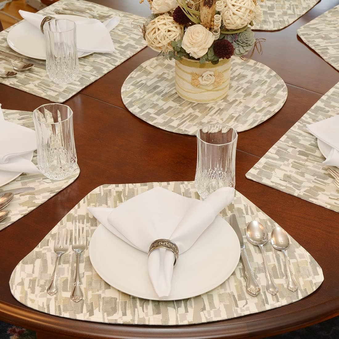Sweet Pea Linens Britto Moonstone – Juego de 4 manteles individuales en forma de cuña con diseño de piedra lunar gris