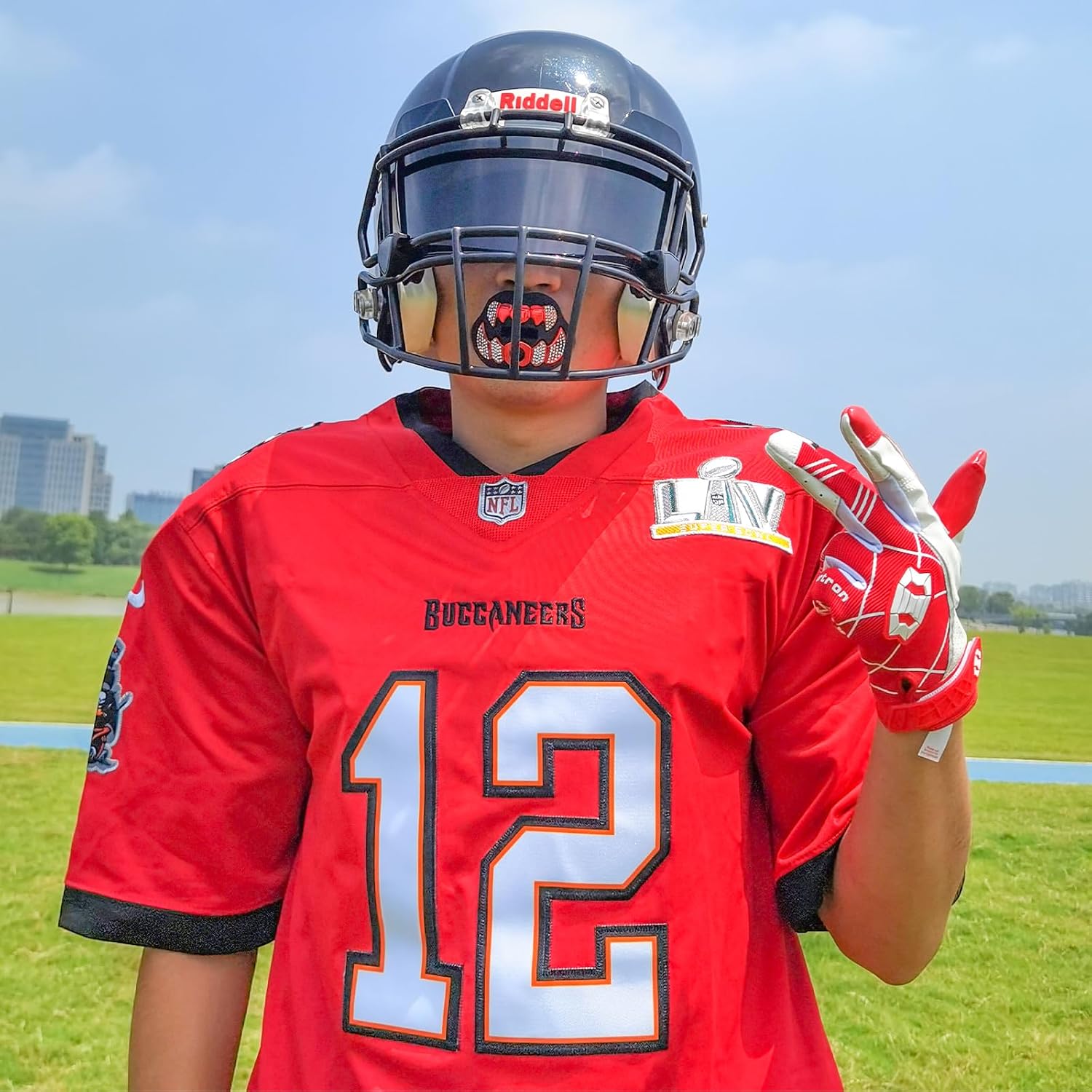 LeCool Protector bucal de fútbol con correa conectada, 3D Beast Chrome, protector bucal para adultos y jóvenes, pieza para deportes para máximo