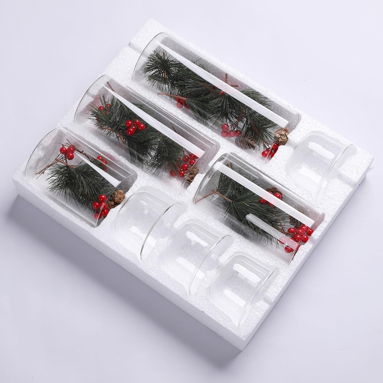 4 portavelas de cristal de Navidad con conos de pino de bayas rojas artificiales, centros de mesa de Navidad para decoración de mesas, manto (sin