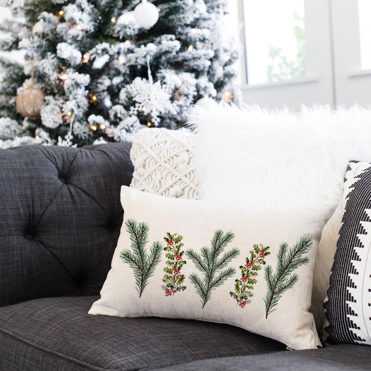 Funda de almohada decorativa de Navidad de 12 x 20 pulgadas, diseño de pino y baya de acebo, decoración para sofá