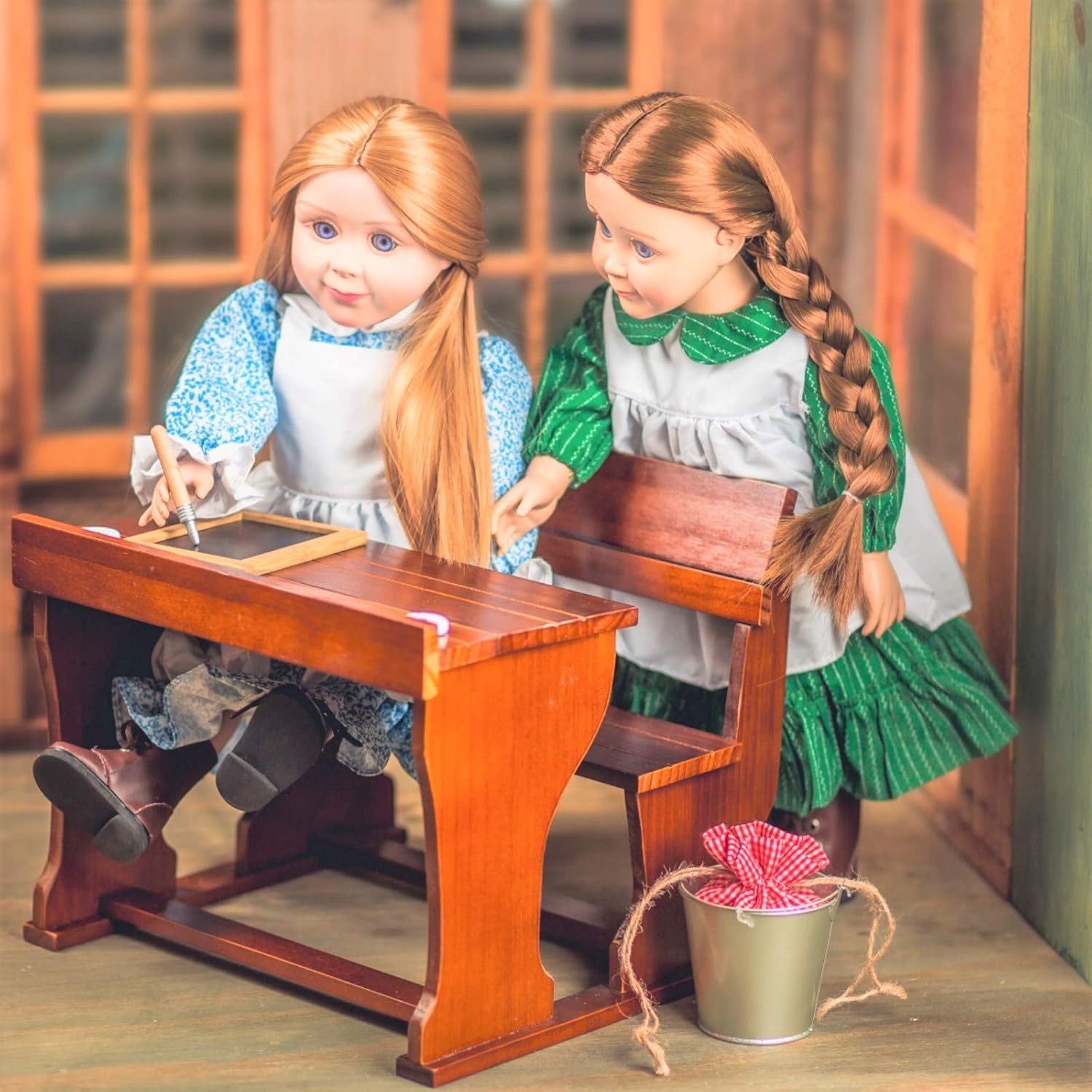 The Queen’s Treasures Muebles de muñeca de 18 pulgadas, escritorio escolar de madera con licencia oficial de Little House on The Prairie con 2