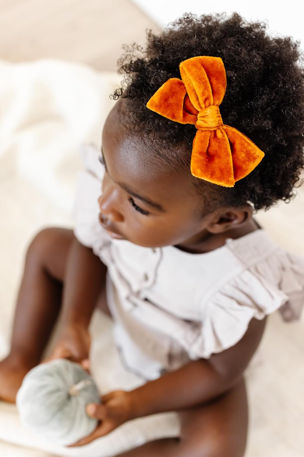 Little Poppy Co. Juego de tres lazos para el cabello, accesorios elegantes hechos a mano para niñas, niños pequeños y bebés, calidad premium, clips