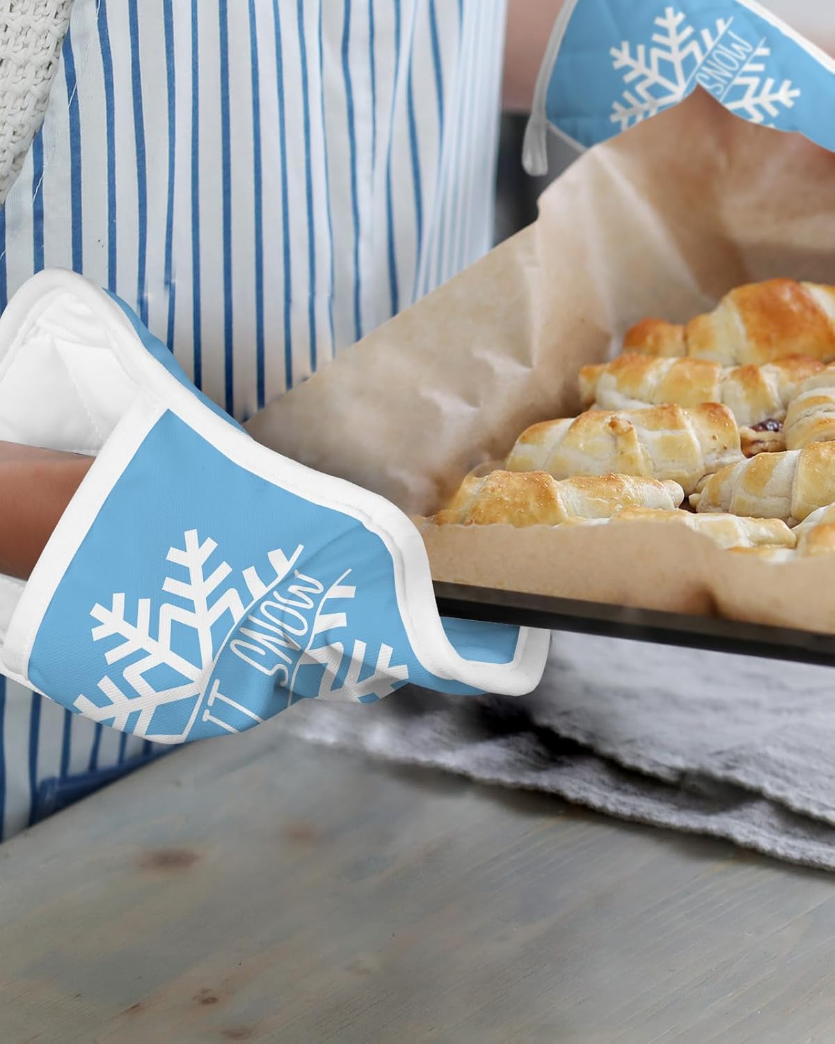 Snowflake 2Pcs Pot Holders for Kitchen,Non Slip & Heat Insulation Terry Cloth Potholder Set with Pocket,Thick Hot Pad Oven Mitts Trivet Coaster for