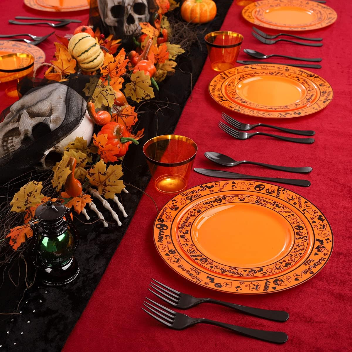 Hioasis 150 platos de plástico de Halloween y platos de plástico naranja con patrón de Halloween negro para 25 invitados, cubiertos de plástico