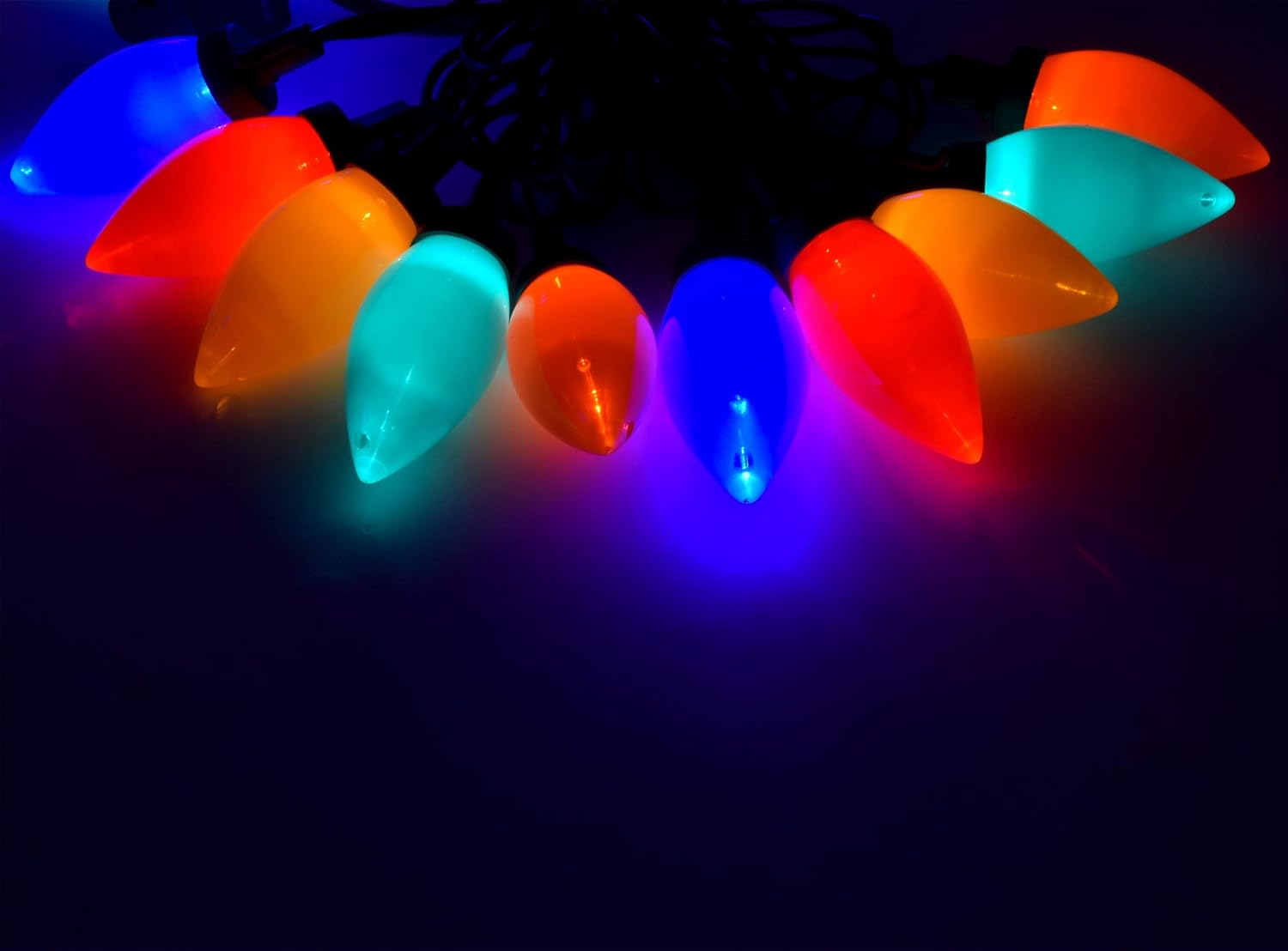 Holiday Essence C9 – Tira de luces LED de Navidad, bombillas multicolores, cable verde, para uso decorativo en interiores y exteriores, 25 unidades,