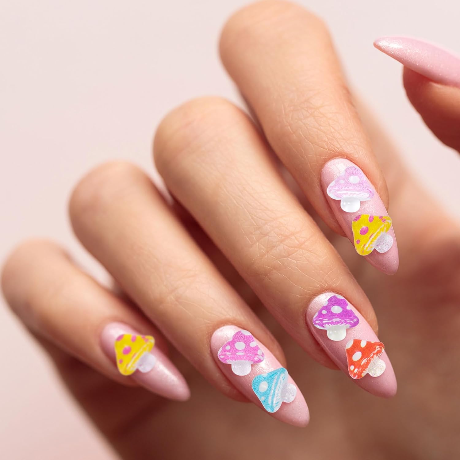 OIIKI – 120 dijes de uñas de hongos en 3D, bonito dije de purpurina para uñas artísticas, decoración de uñas de resina kawaii, diamantes de