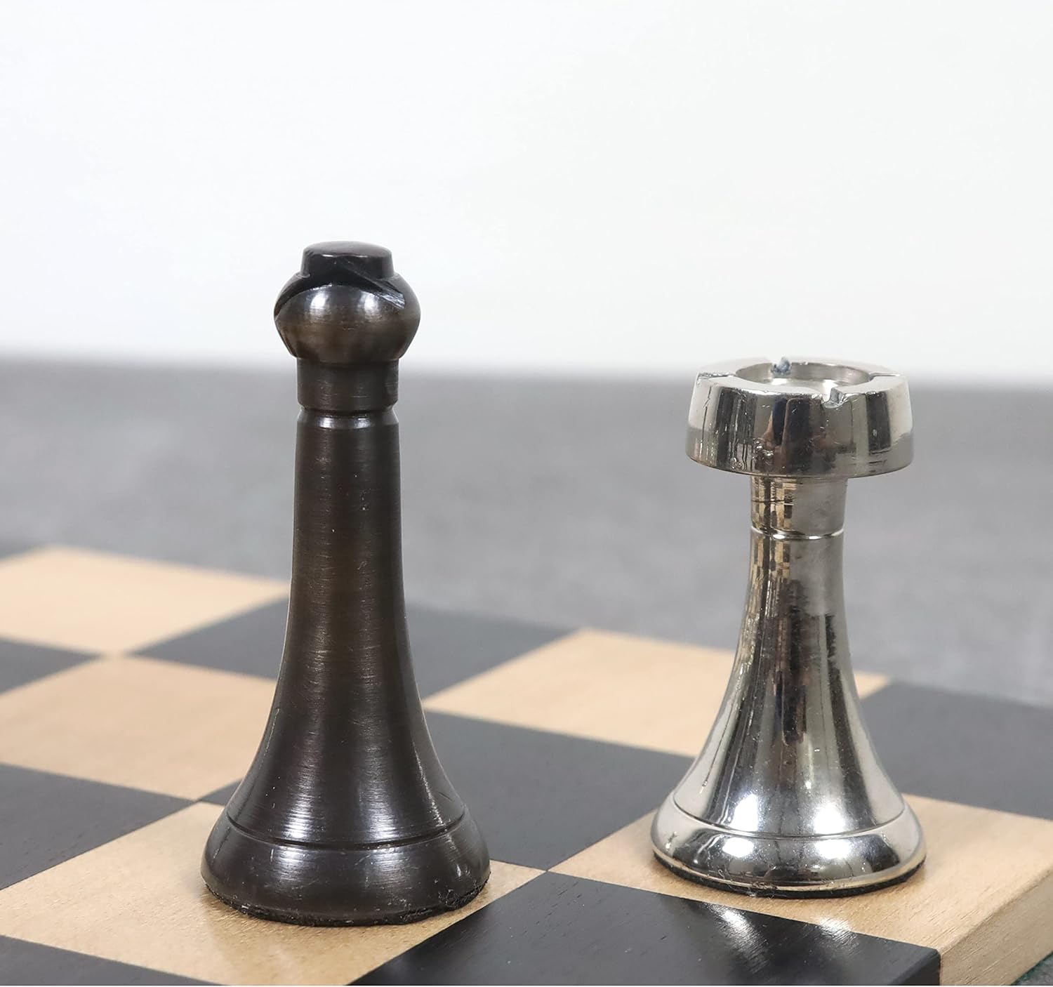 RoyalChessMall – Juego de piezas de ajedrez de lujo de latón contemporáneo de 3.1 pulgadas, plata y antiguo