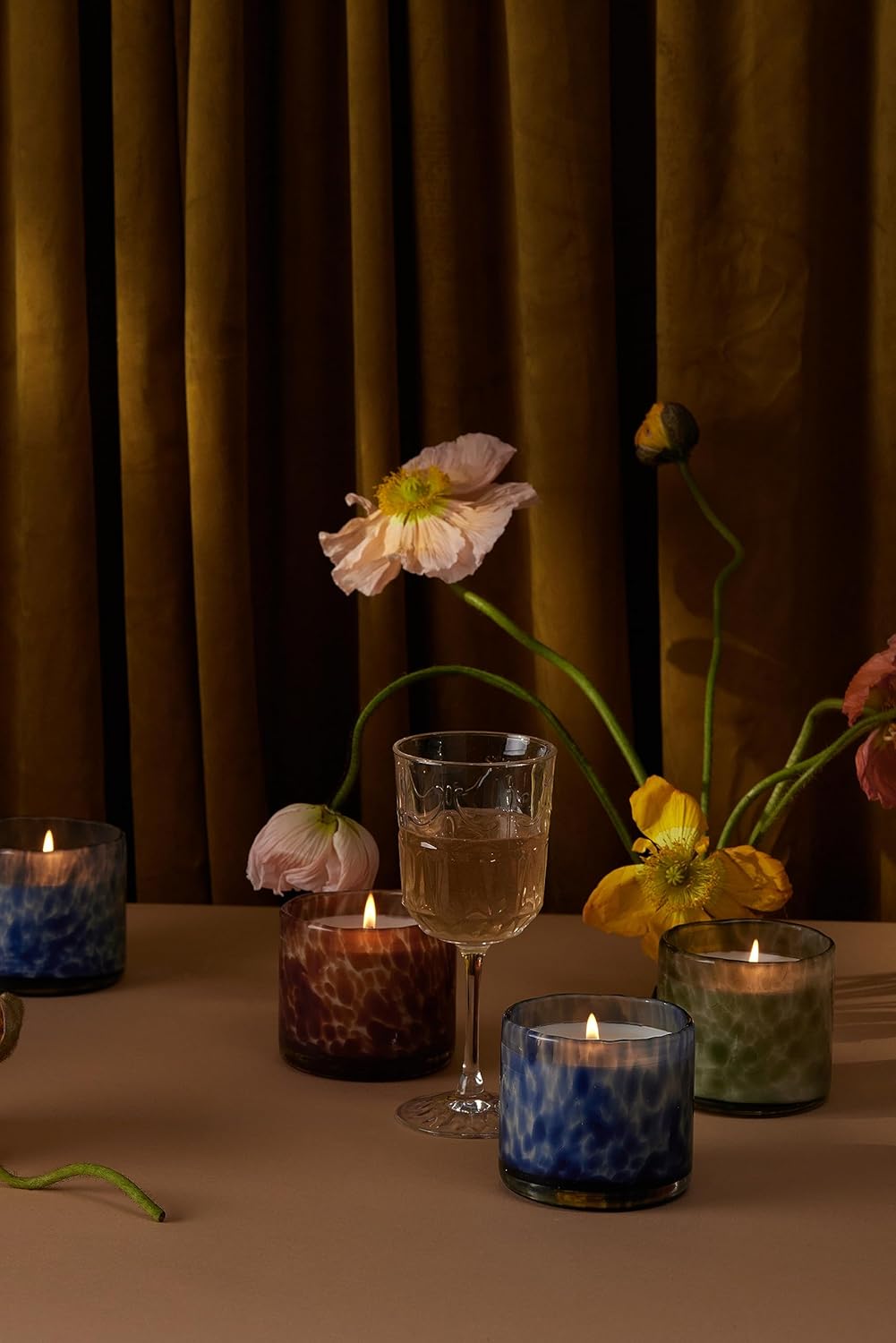 Paddywax Velas de lujo hechas a mano con vidrio soplado artesanal, 8 onzas, lino y Orris