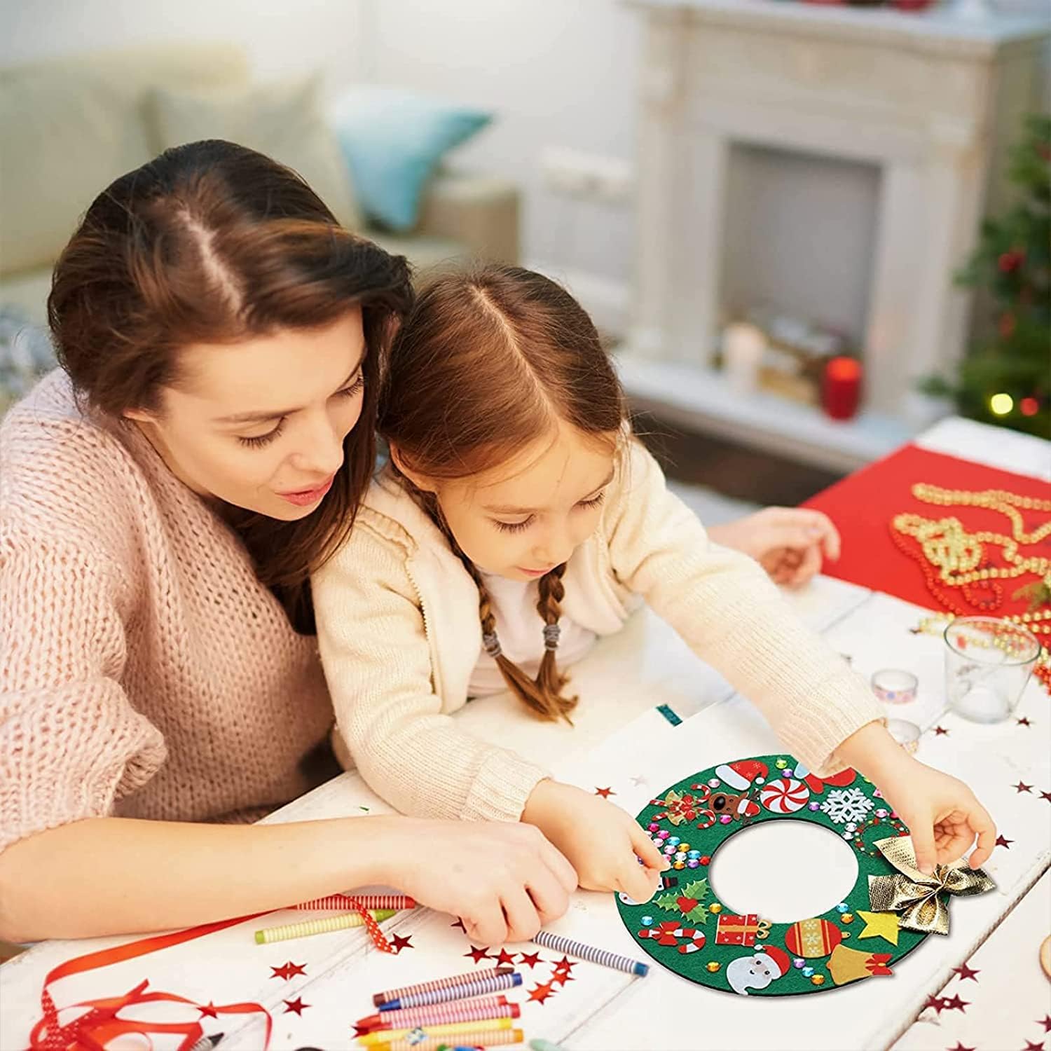 Tatuo Kit de 12 piezas de fieltro para corona de árbol de Navidad, adornos de Navidad con 221 calcomanías autoadhesivas de fieltro de Navidad, 12