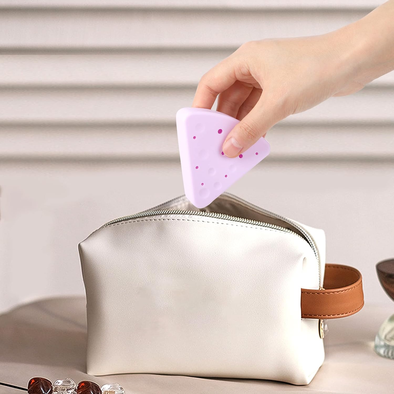 ISKYBOB Juego de 3 fundas para esponja de maquillaje, con forma de queso triangular, soporte para licuadora de belleza de silicona, transpirable,