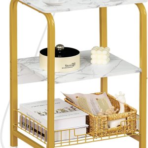 YAHARBO Mesa auxiliar blanca y dorada con estación de carga y puertos USB, mesita de noche de 3 niveles con cesta de almacenamiento para espacios YAHARBO Mesa auxiliar blanca y dorada con estación de carga y puertos USB, mesita de noche de 3 niveles con cesta de almacenamiento para espacios