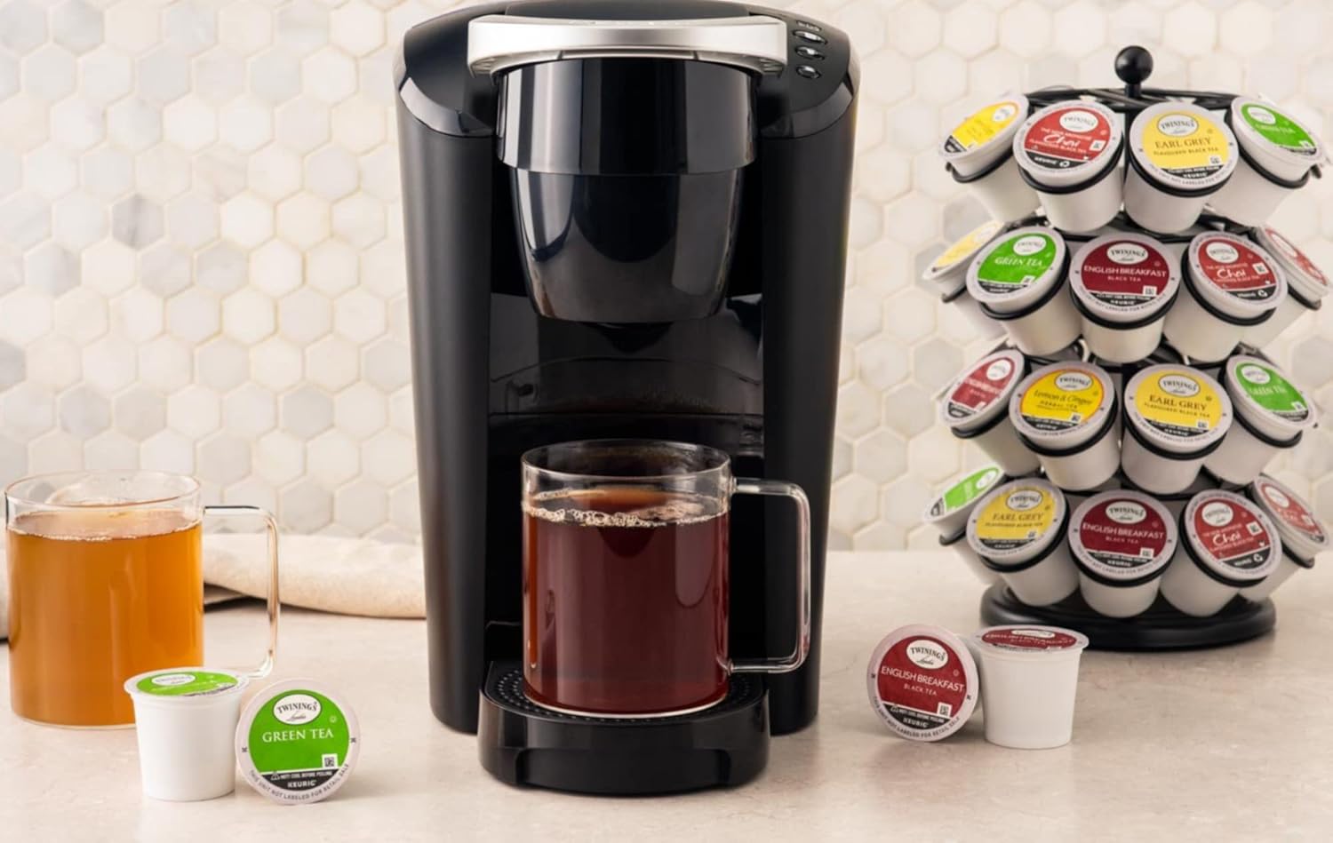 Twinings Tea Green Tea K-Cups, 24 unidades (paquete de 2) con palitos de miel By The Cup