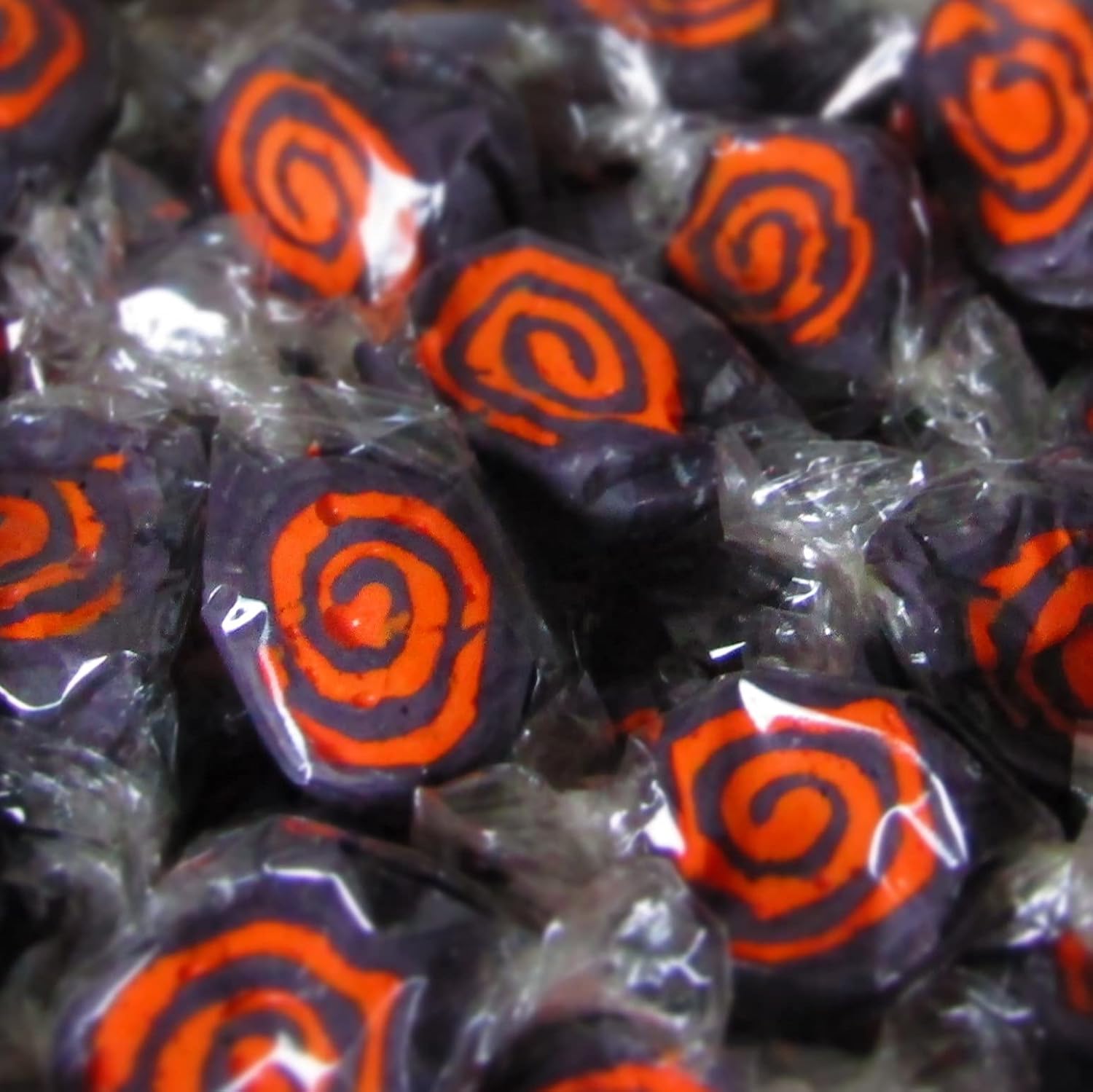 It’s Delish – Caramelos masticables de crema negra y naranja para Halloween, bolsa a granel de 4 onzas, envuelto individualmente, suave y gourmet –