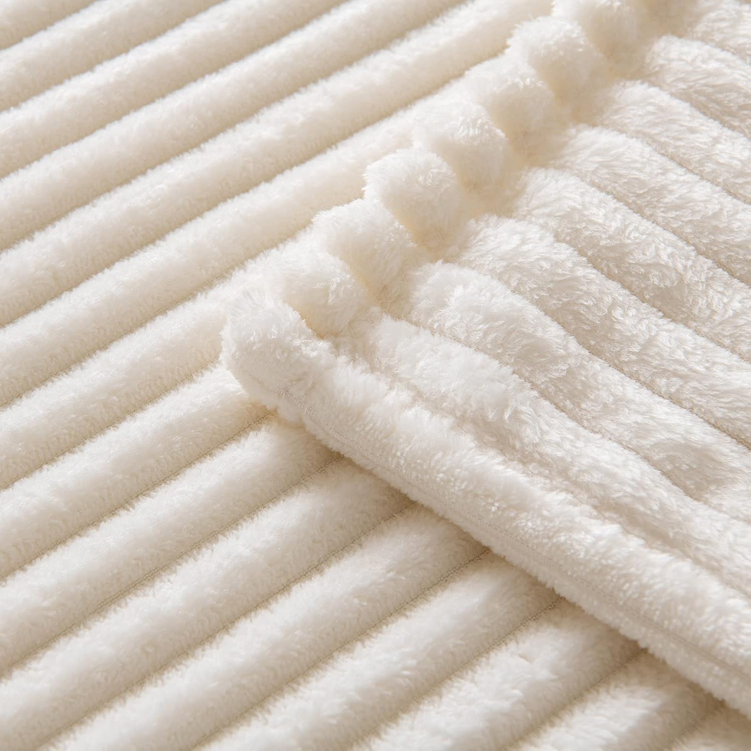 MIULEE Manta de forro polar tamaño Queen de 90 x 90 pulgadas, 300 GSM, súper suave, ligera, manta de felpa a rayas, color blanco crema, cálida,