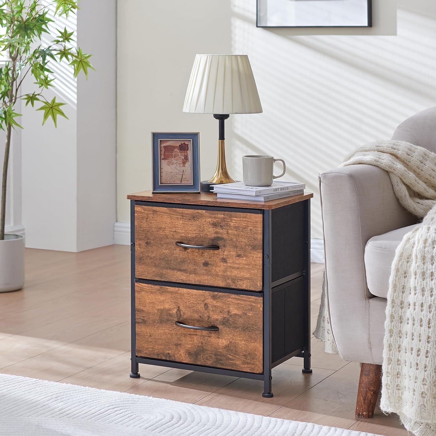 Somdot Juego de 2 mesitas de noche, cómoda pequeña para dormitorio con 2 cajones, mesa auxiliar de noche con contenedores de tela para dormitorio,