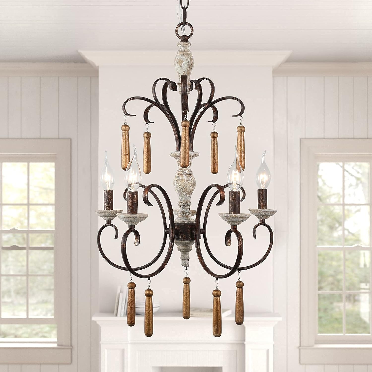 Candelabro de campo francés, lámpara de madera rústica con brazo de flor, 5 luces hechas a mano, color blanco envejecido, lámpara de araña para