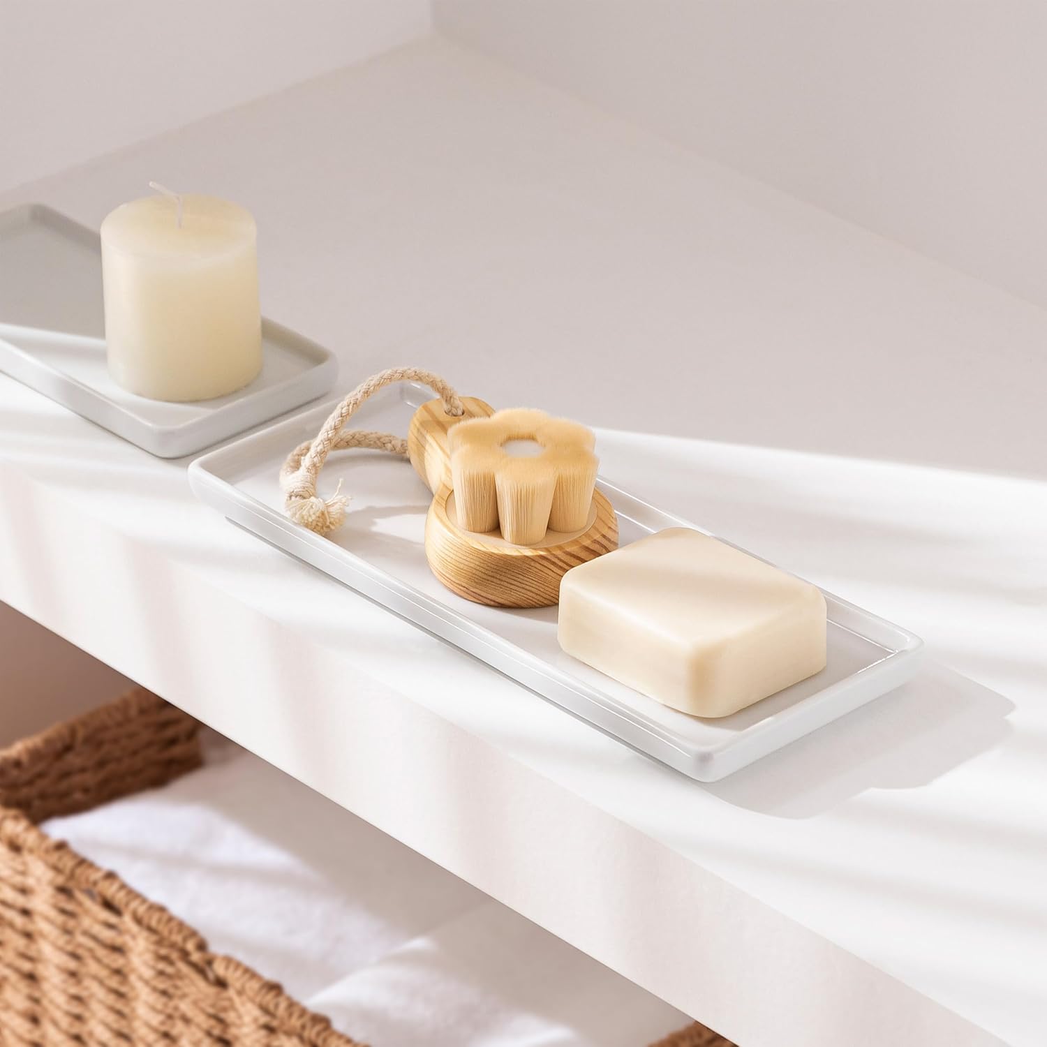 Oyydecor Bandeja de baño para encimera, bandeja rectangular de cerámica para lentes, llaves y anillos, 2 juegos de bandeja dispensadora de jabón