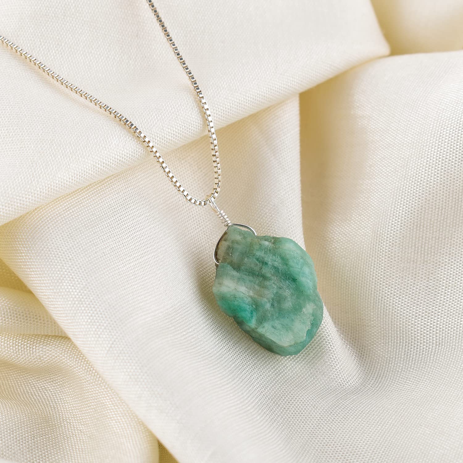 YANARA Natural Raw Green Emerald Stone Rough Crystal Gemstone Dainty Women Pendant Necklace, Chakra Healing Crystals, Birthstone, Silver Plated