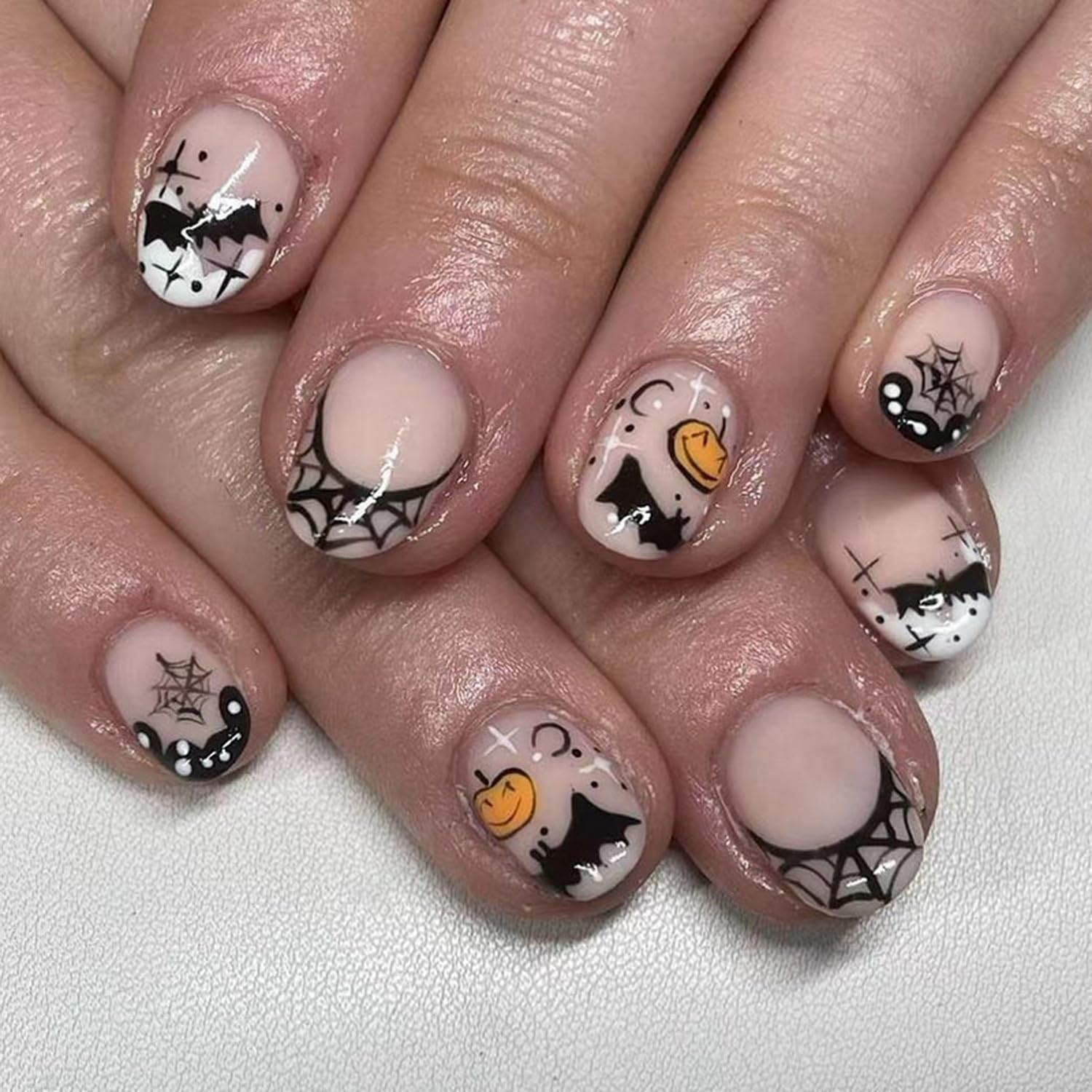 Lindas uñas postizas cortas de Halloween, uñas postizas de almendra, con diseño de araña, murciélago, calabaza, uñas acrílicas negras, punta