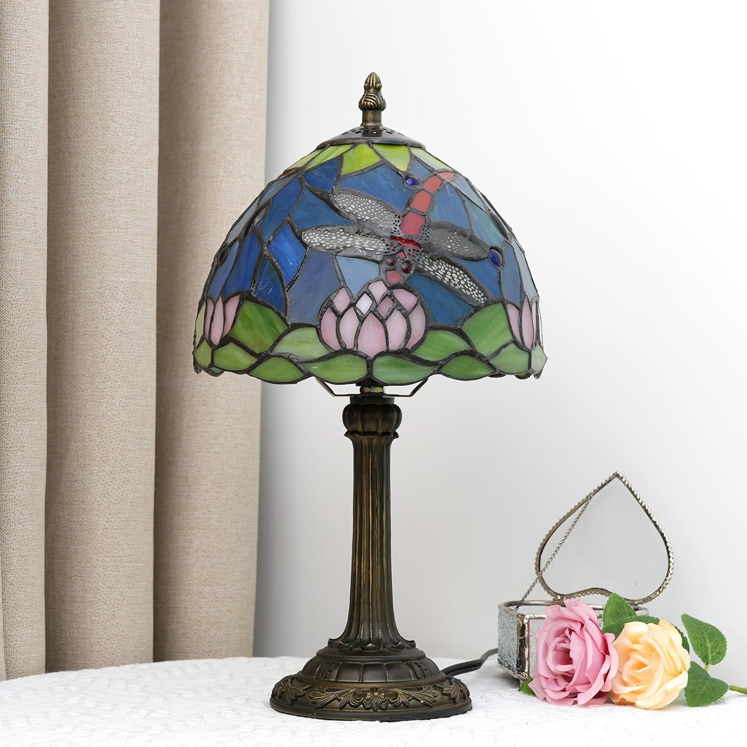 Blivuself Lámpara de mesa estilo Tiffany con flores de loto y libélula para sala de estar, dormitorio, decoración de mesita de noche, azul, pequeña,