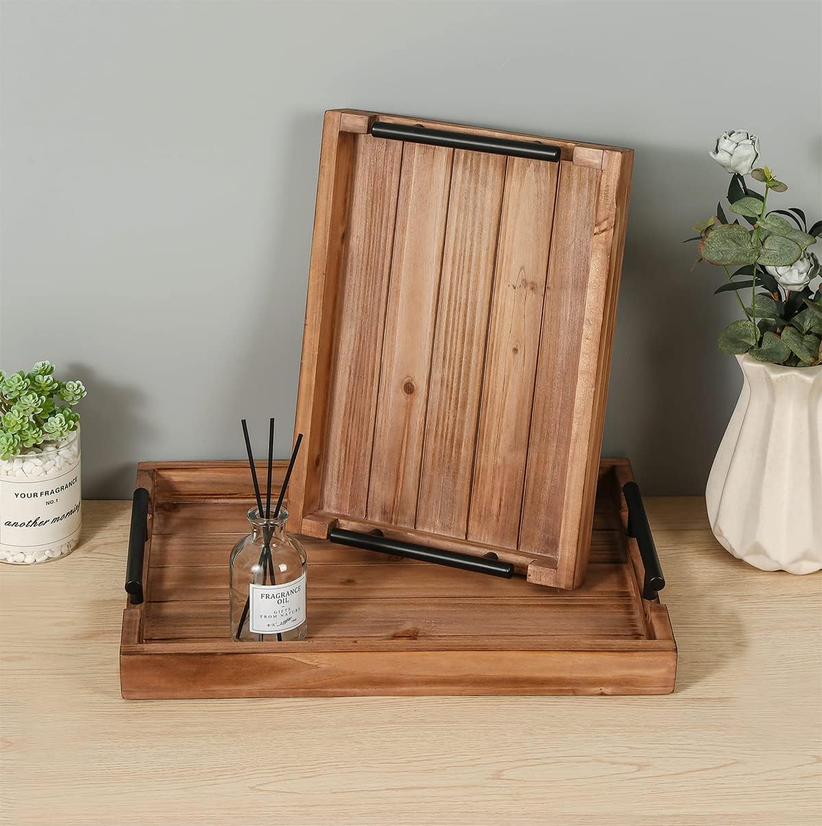Juego de 2 bandejas decorativas de madera vintage anidadas con mango de metal para comer, desayuno, cocina, bandejas otomanas, mesa de centro y