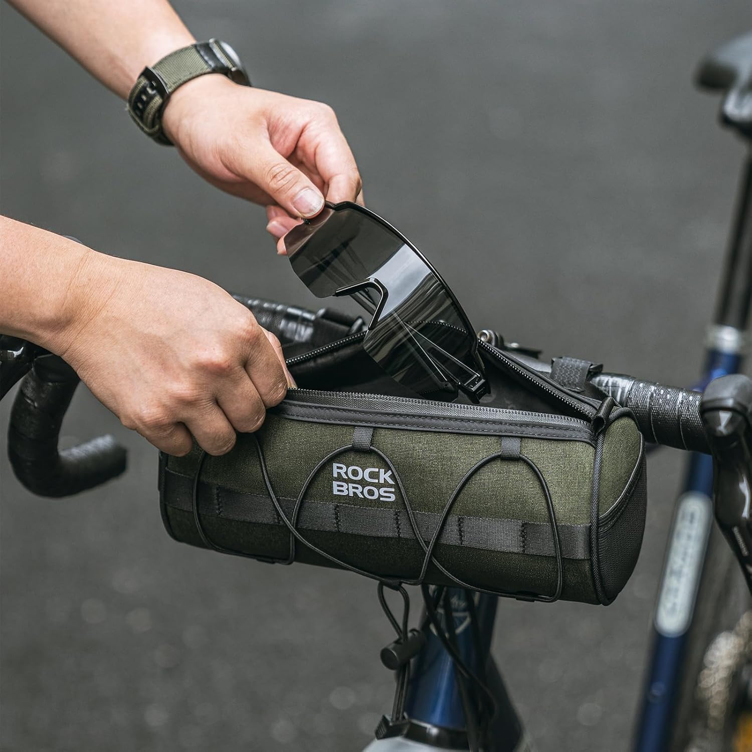 ROCKBROS Bolsa para manillar de bicicleta, bolsa pequeña para manillar de bicicleta, práctica bolsa de almacenamiento para manillar con correa para