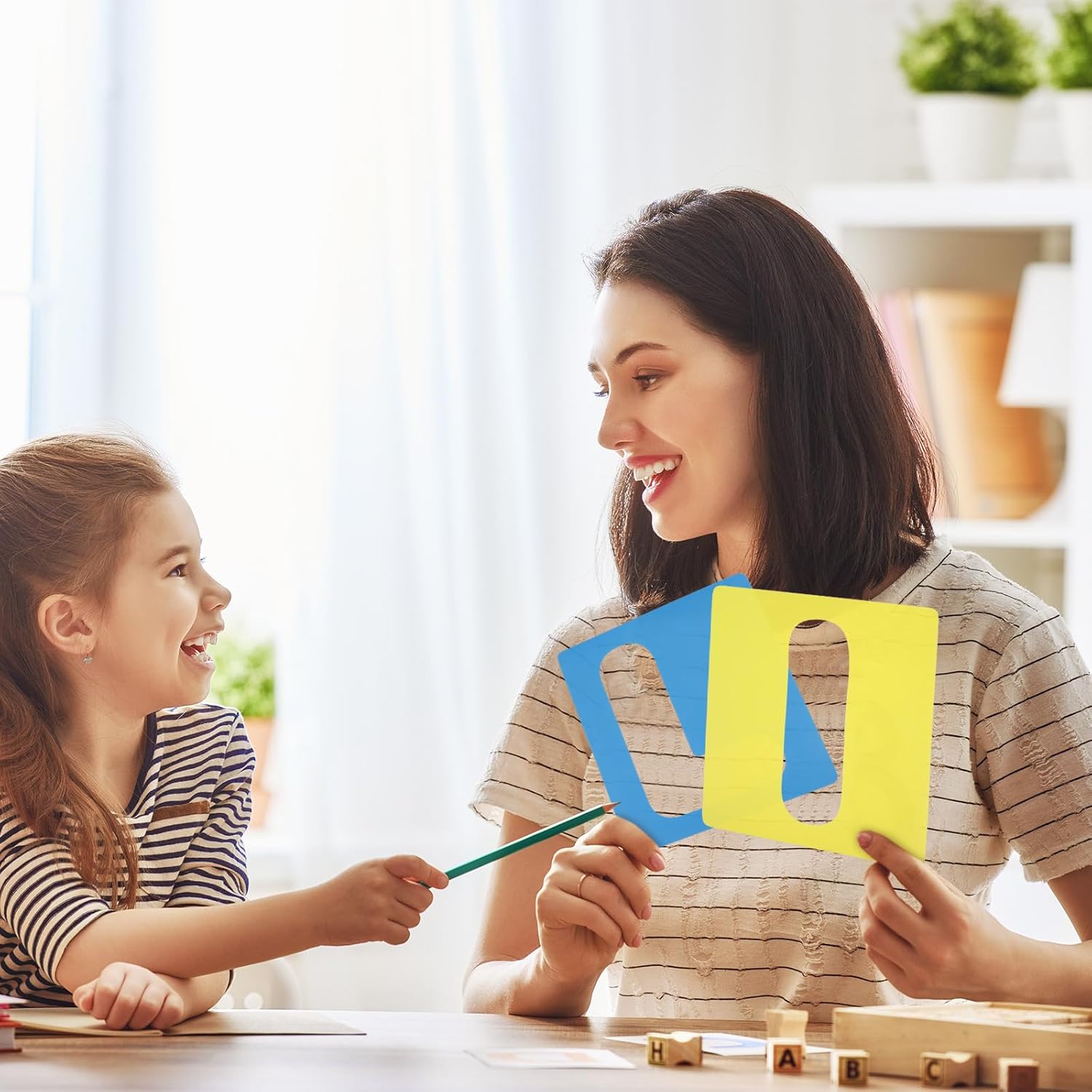 TecUnite Juego de 26 plantillas de letras del alfabeto, plantillas de letras de plástico para aprendizaje de pintura, decoración de manualidades (12