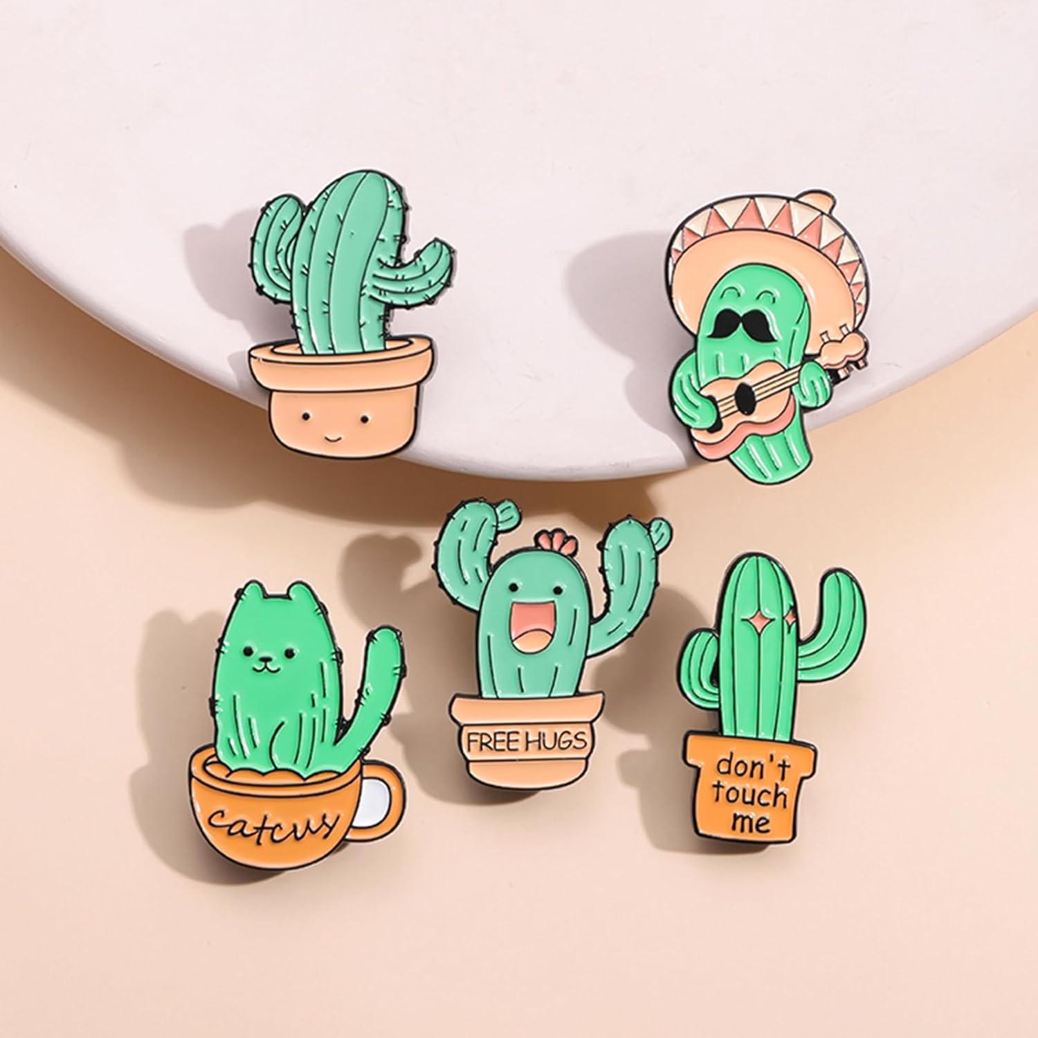 Juego de pines de esmalte creativos a granel, pines de esmalte de animales, anime, plantas, dibujos animados, hombresmujeres, pines bonitos para