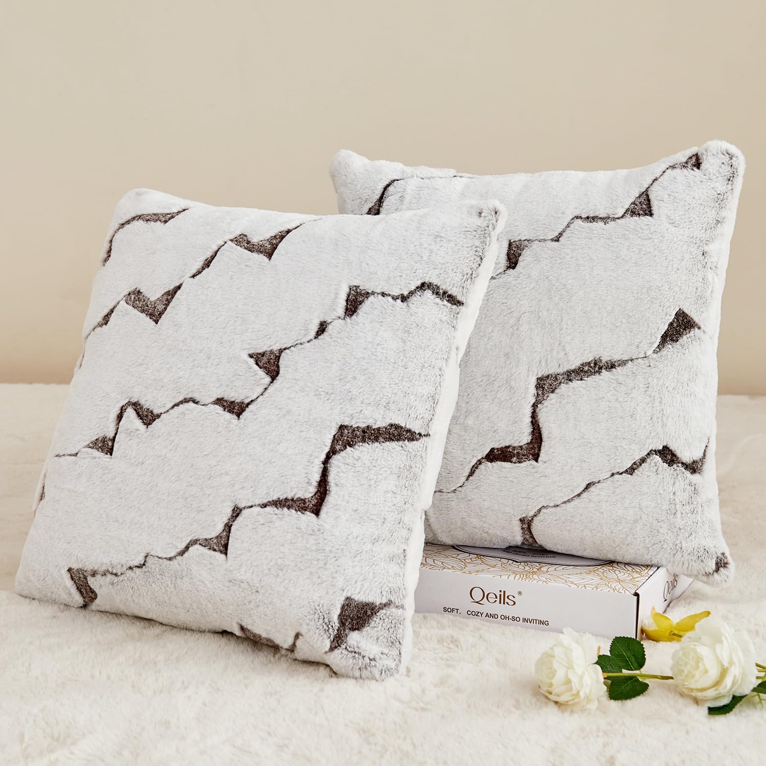 Qeils Juego de 2 fundas de almohada decorativas de piel sintética de 18 x 18 pulgadas, lujosas fundas cuadradas recicladas para sofá, cama, sala de