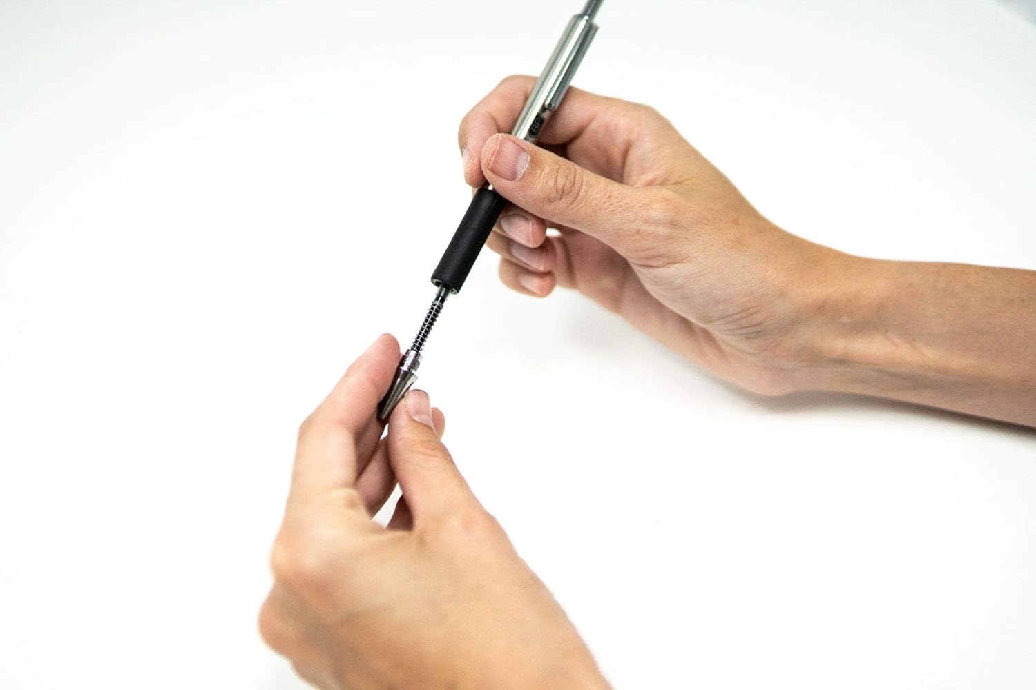 Zebra Pen F-Series – Recambio de bolígrafo de acero inoxidable, punta fina, 0.028 in, tinta azul, 2 unidades (paquete de 2)