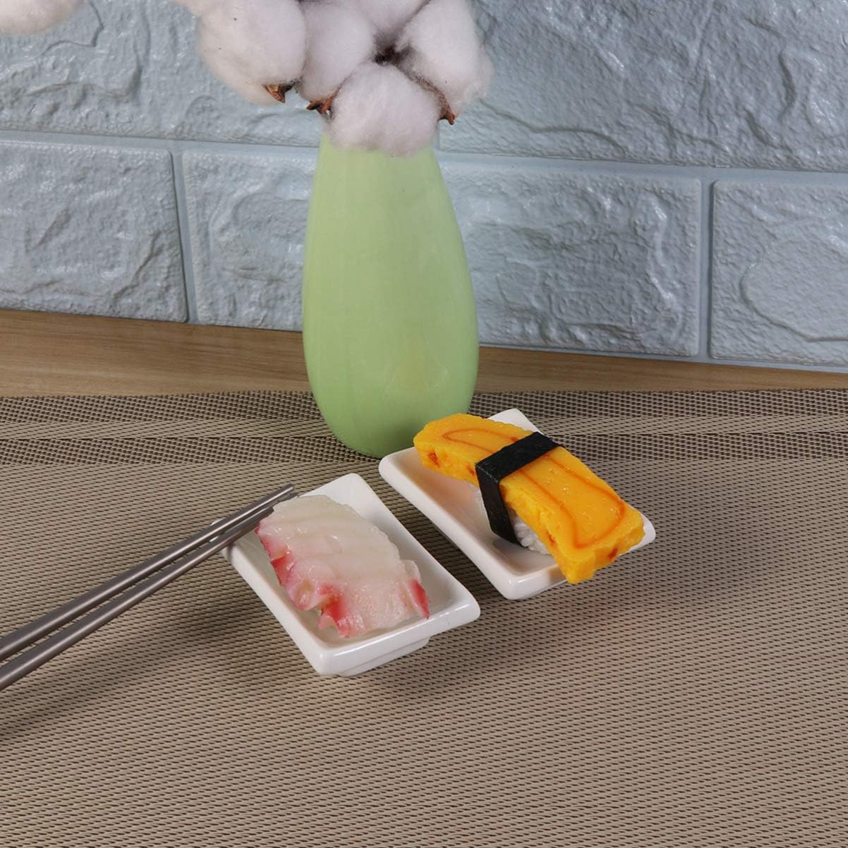 Hemoton Bandeja cuadrada para servir, 4 platos de salsa de cerámica blanca, cuencos de inmersión, platos de condimentos, platos de sushi, platos de