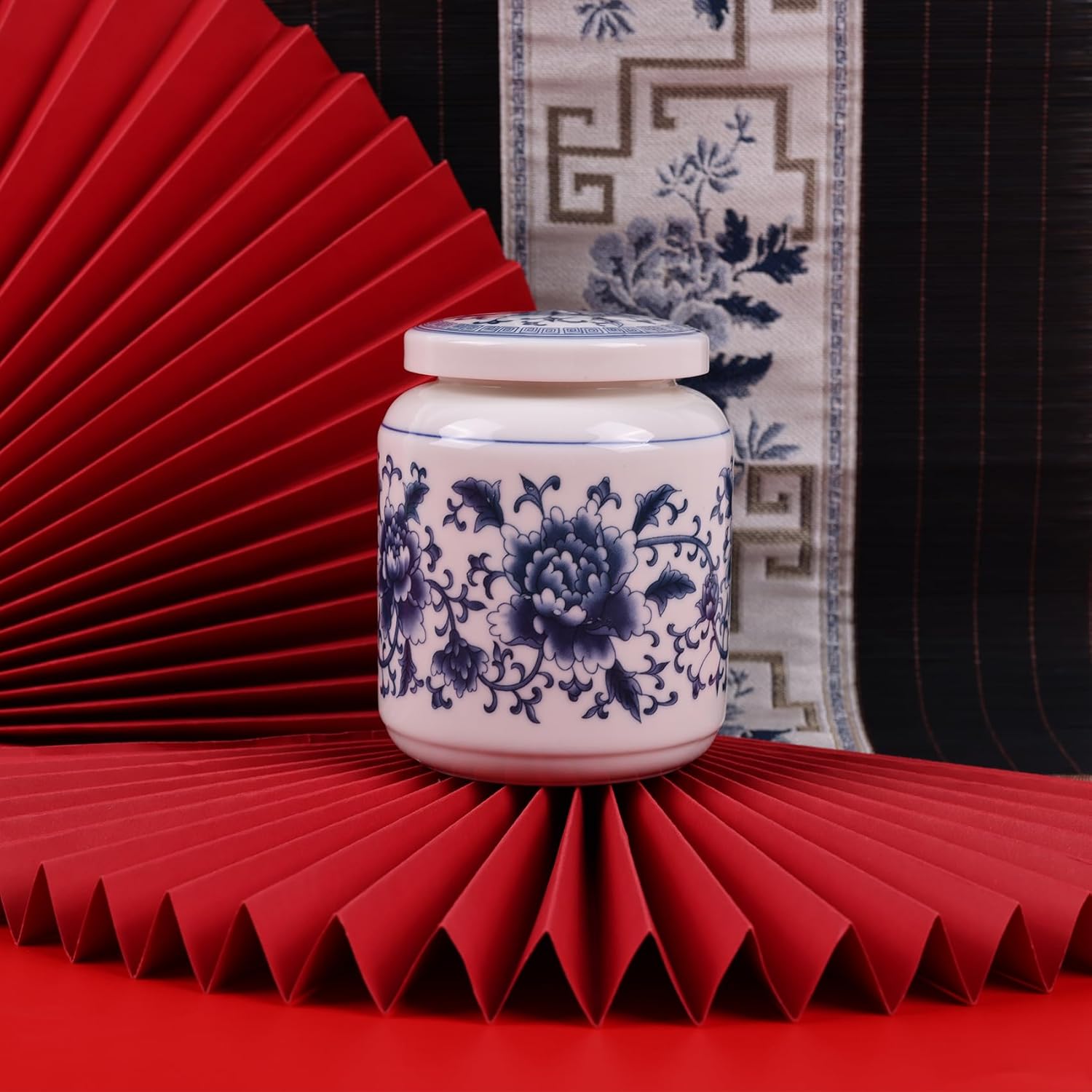 Tarro tradicional chinoiserie de jengibre de porcelana azul y blanca de 4.61 pulgadas de alto con tapa giratoria. Botes de cocina de cerámica y
