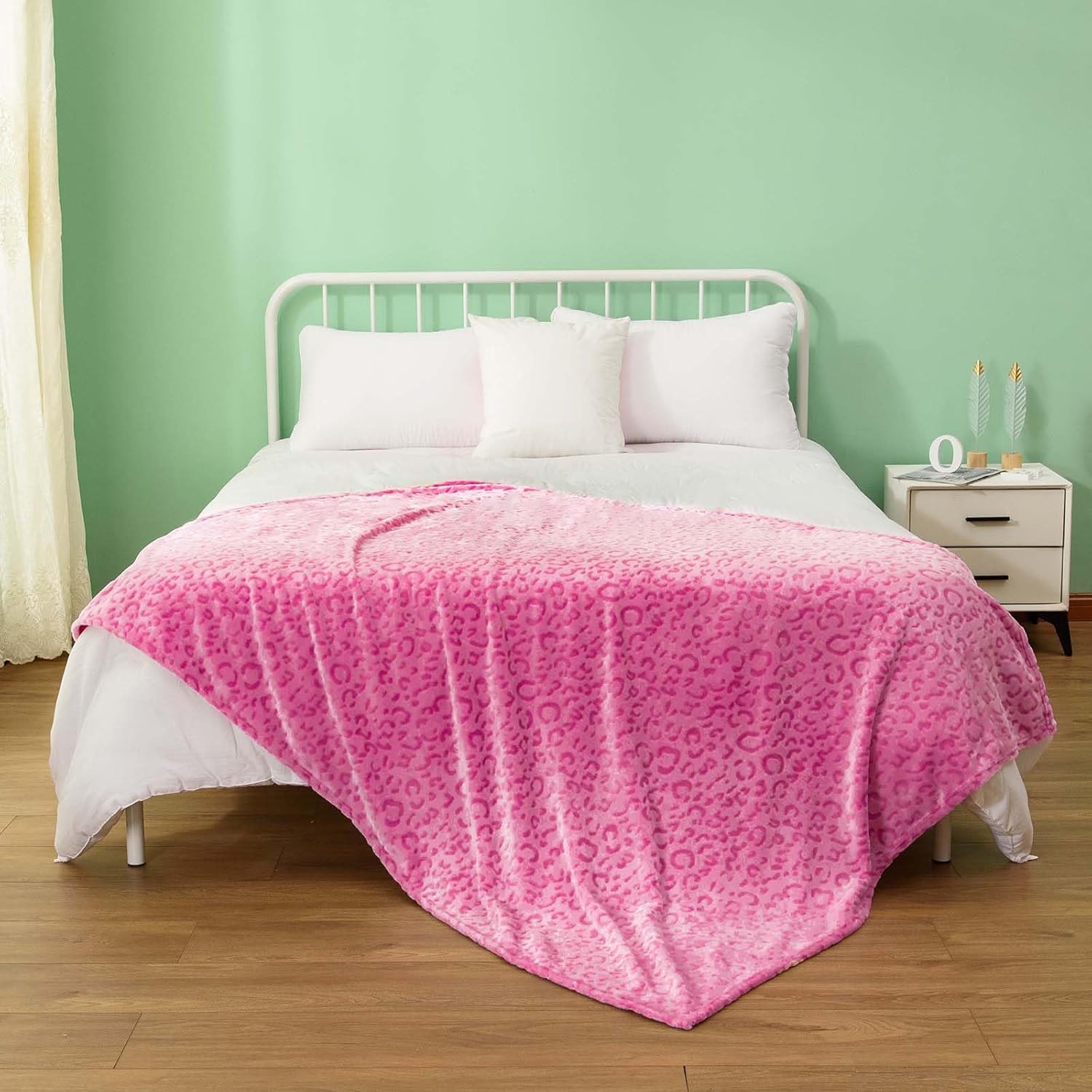 Vessia Manta de leopardo tamaño individual para sofá, cama, sofá, suave y acogedora manta clásica de guepardo rosa intenso para decoración de todas