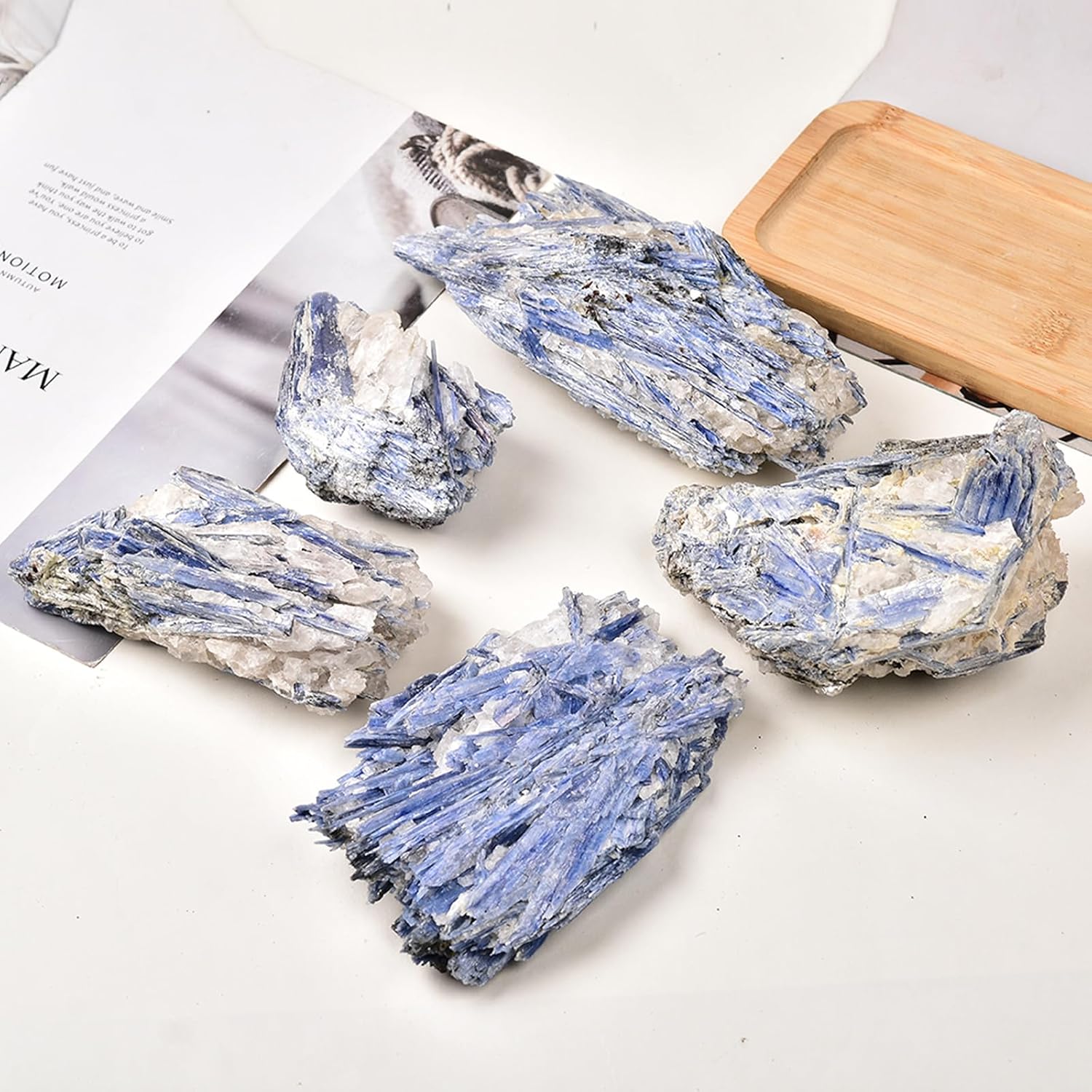 JIC Gem Cristal curativo mineral bruto natural de cianita azul crudo irregular para decoración del hogar, 1 pieza de 1.54 a 1.98 libras