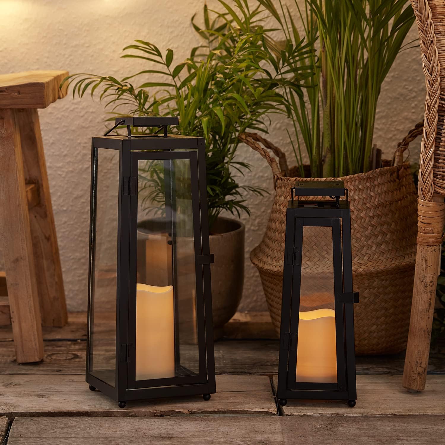Lights4fun, Inc. Farol LED solar metálico negro, vela sin llama, totalmente resistente a la intemperie, para jardín y patio