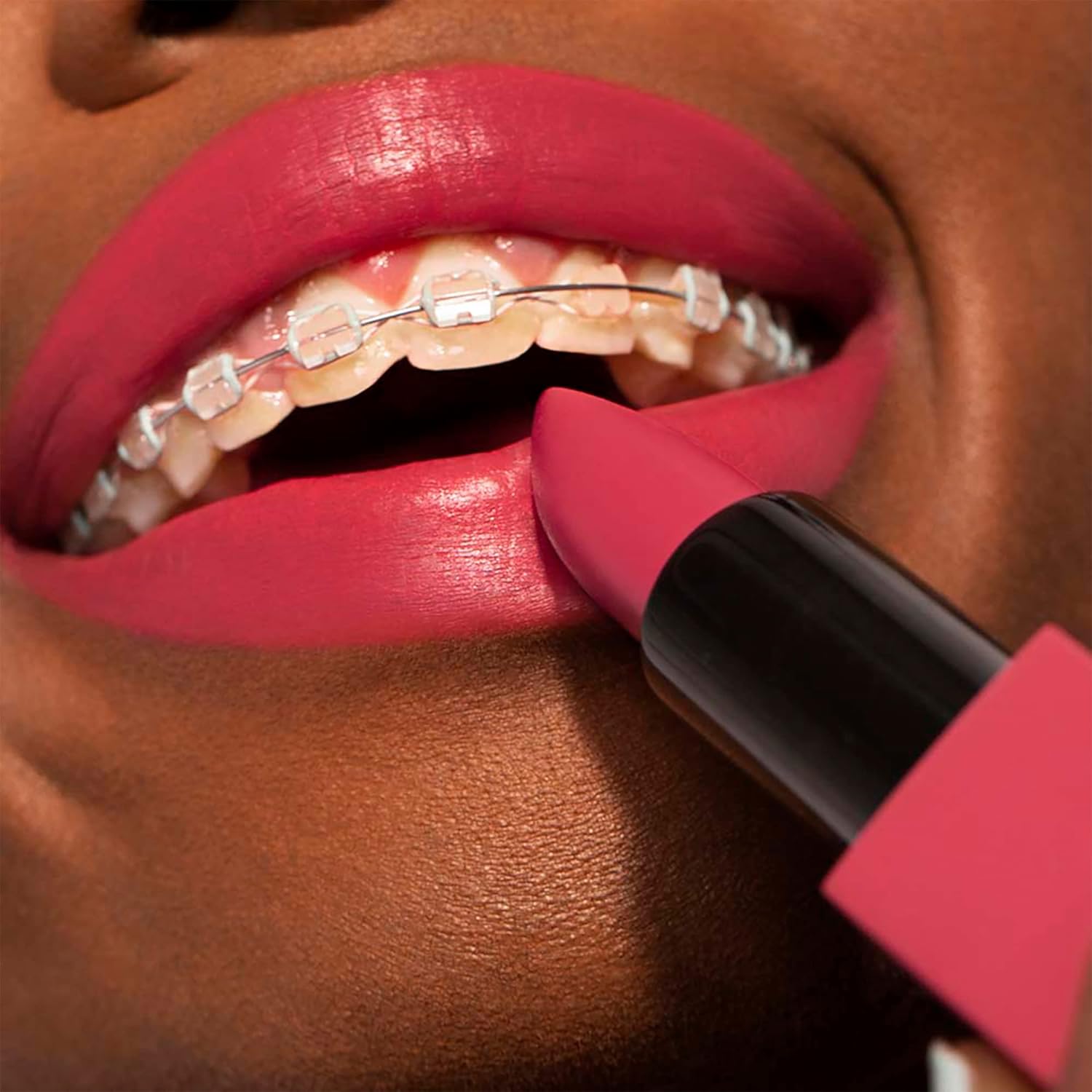 3INA The Lipstick 334 – Excelente selección de tonos – Acabados mate y brillantes – Altamente pigmentado y cómodo – Fórmula vegana y libre de
