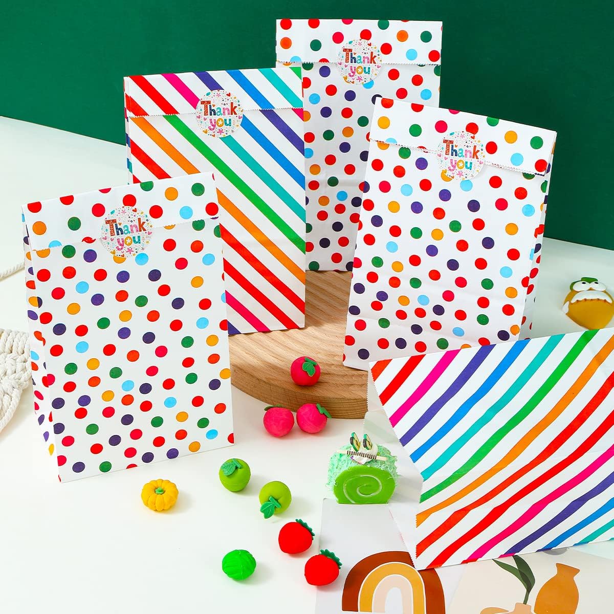Vammy 30 bolsas de papel de regalo de arcoíris para fiestas, bolsas de regalo de papel kraft seguras para alimentos, bolsas de dulces con 36
