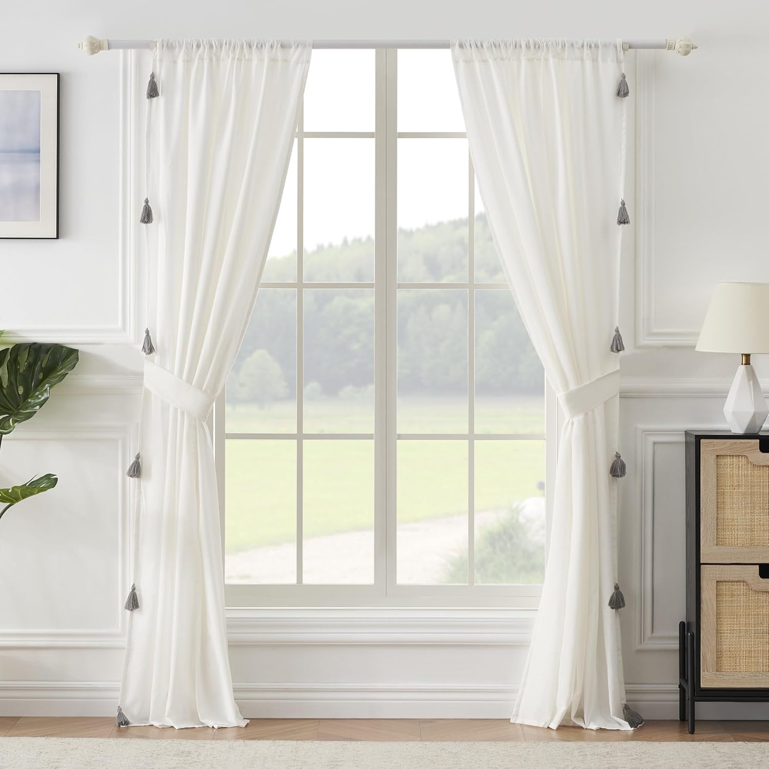 Greenland Home Monterrey – Juego de 2 paneles de cortinas con borlas, 42 pulgadas de ancho x 84 pulgadas de largo, color blanco antiguo