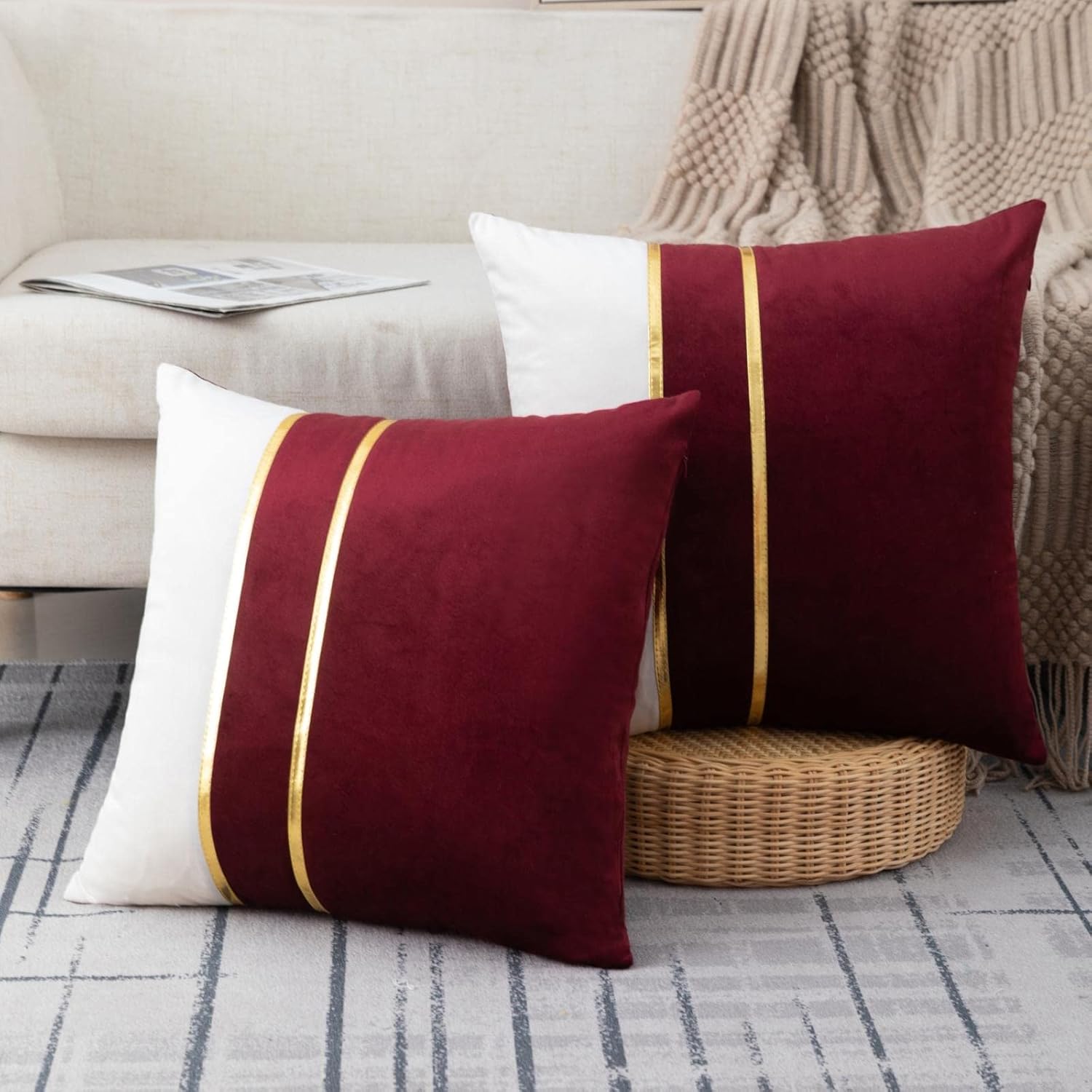 ZLINA Juego de 2 fundas de almohada decorativas de terciopelo rojo y blanco con retazos de cuero dorado de 16 x 16 pulgadas, fundas de cojín