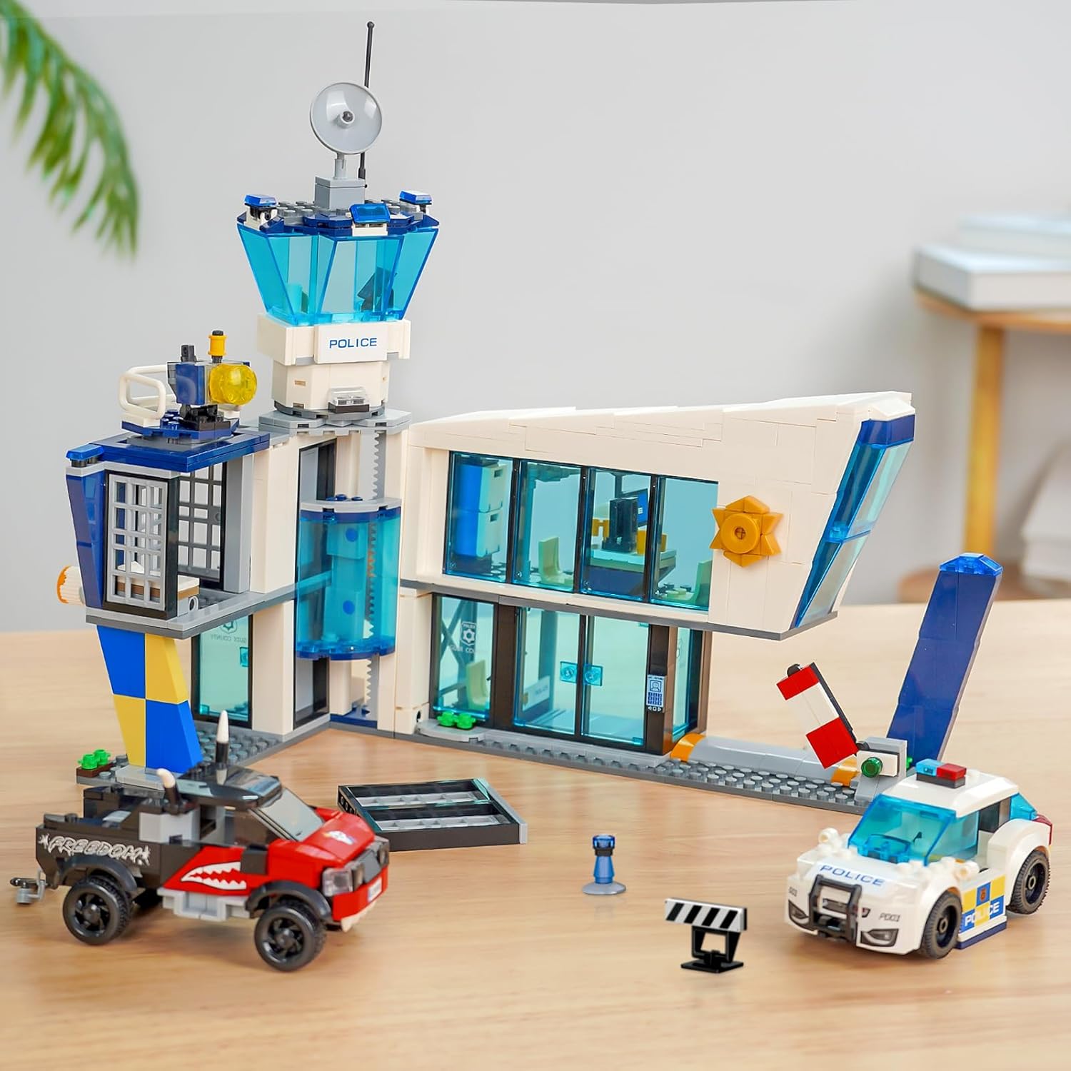 Juego de construcción STEM de estación de policía de la ciudad, compatible con militares, kit de construcción para niños, 887 piezas, el mejor