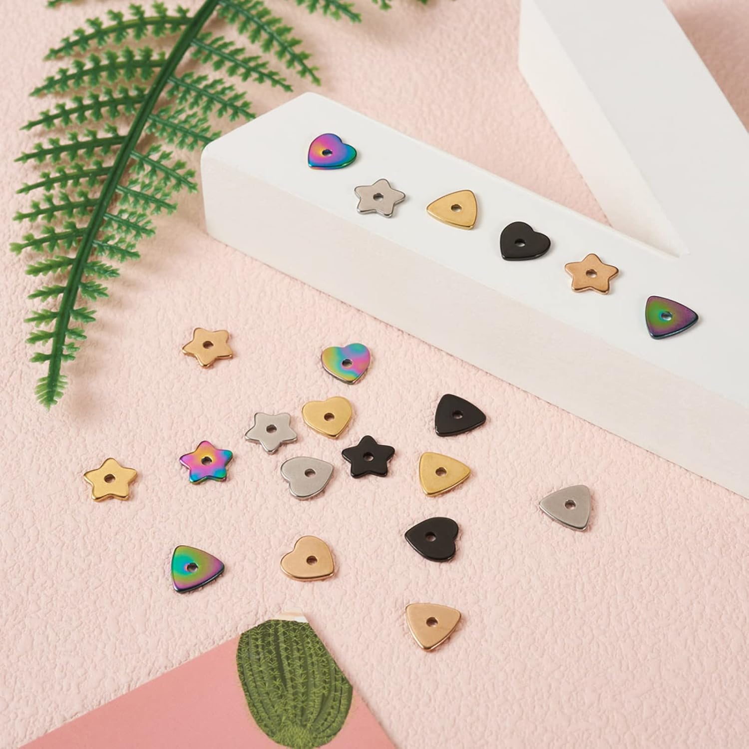 60 cuentas de acero inoxidable con forma de triángulo de estrella, triángulo, corazón, estrella, espaciadores de metal para manualidades, pulseras,