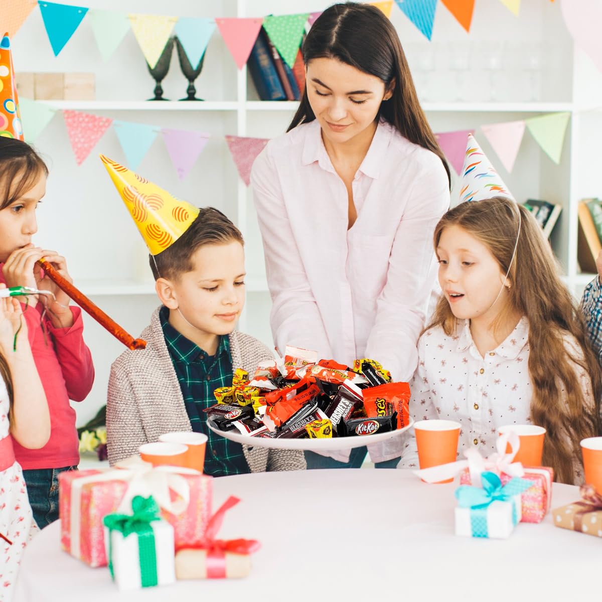 Mezcla de chocolate, tamaño divertido, caramelos navideños envueltos individualmente a granel con populares surtidos de dulces de chocolate, Kit Kat
