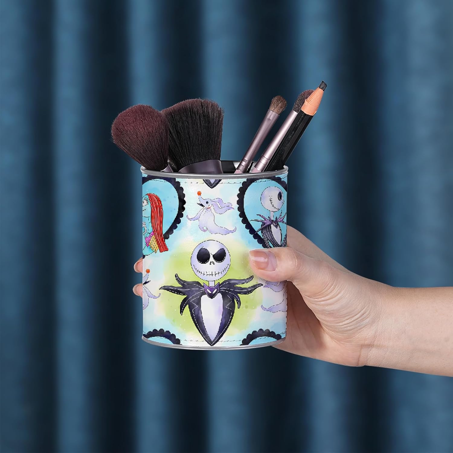 JOHSBYD Jack and Sally Gifts – Soporte de cuero para lápices, diseño Always Remember You’re Braver Than You Believe, soporte para lápices,