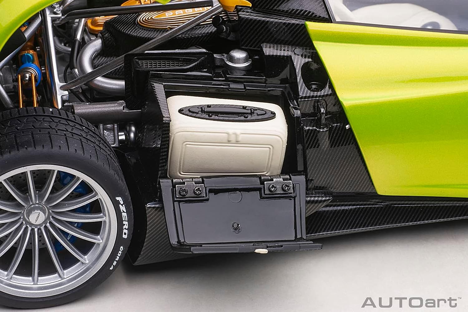 Pagani Huayra Roadster Verde Firenze Verde Metálico y Carbono con Equipaje Set 118 Modelo Coche por Autoart 78288