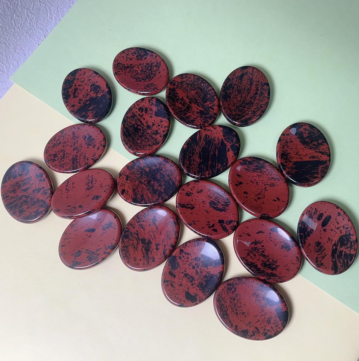 2 piedras de obsidiana roja para la ansiedad para el pulgar, cristales curativos de forma ovalada, tallados a mano, piedras naturales de bolsillo