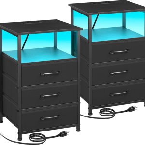 Juego de 2 mesitas de noche, mesa auxiliar con estación de carga, mesita de noche de mesa ancha con tira de luz LED para dormitorio HNS013BK Juego de 2 mesitas de noche, mesa auxiliar con estación de carga, mesita de noche de mesa ancha con tira de luz LED para dormitorio HNS013BK