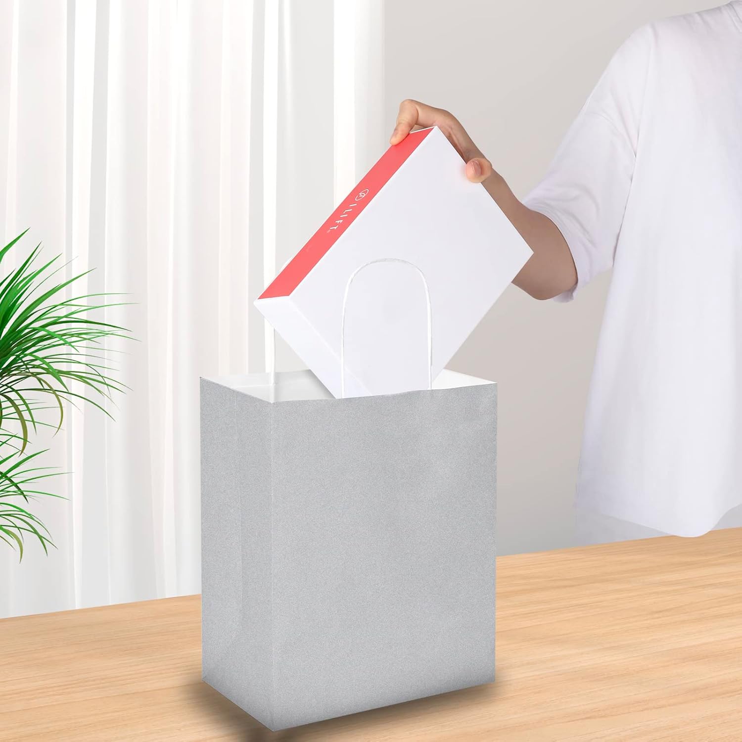 Oikss Paquete de 50 bolsas de papel medianas de 8 x 4.75 x 10 pulgadas con asas, bolsas de papel kraft a granel, bolsas de papel kraft para
