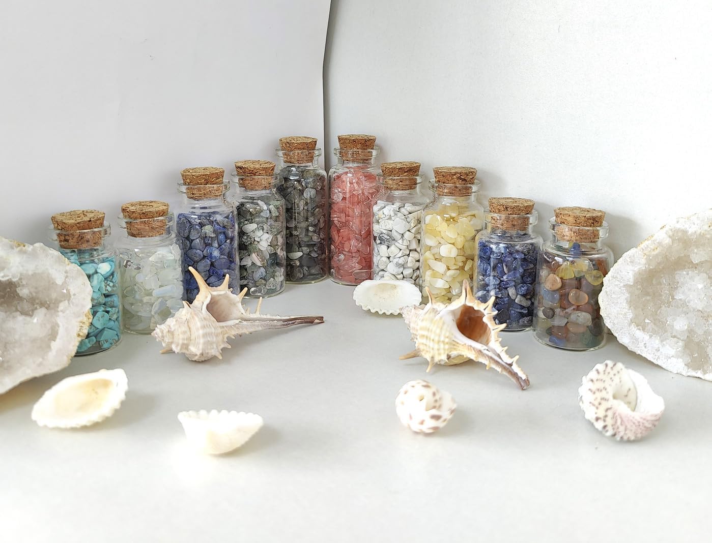 MAIBAOTA Chips de cristal de lapislázuli natural a granel de 1 libra, pequeñas piedras rodadas de cuarzo de cristal triturado, piedras decorativas