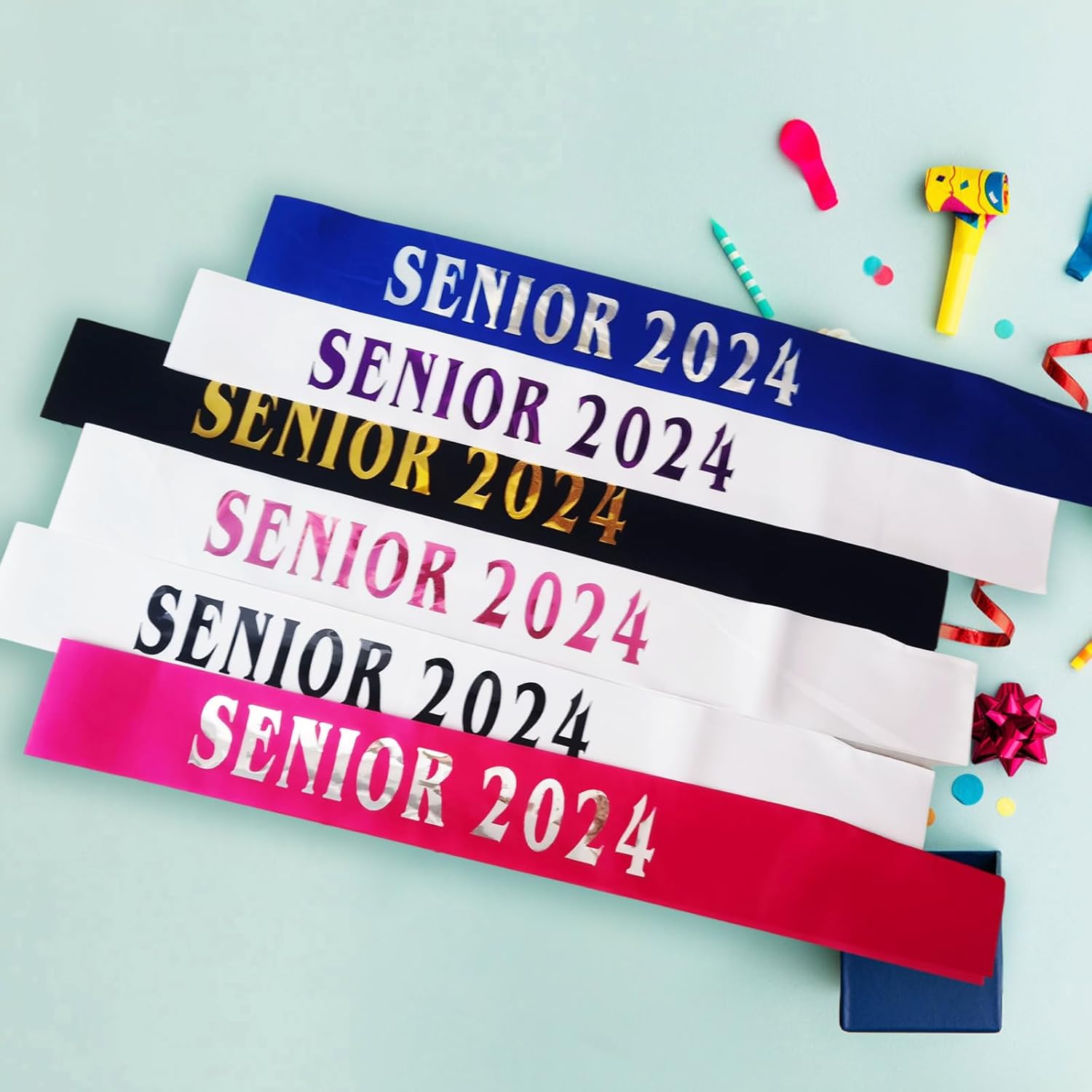 Senior 2024 – Banda azul real finalmente graduada con letras plateadas de aluminio para animadora de clase superior de 2024 para suministros de